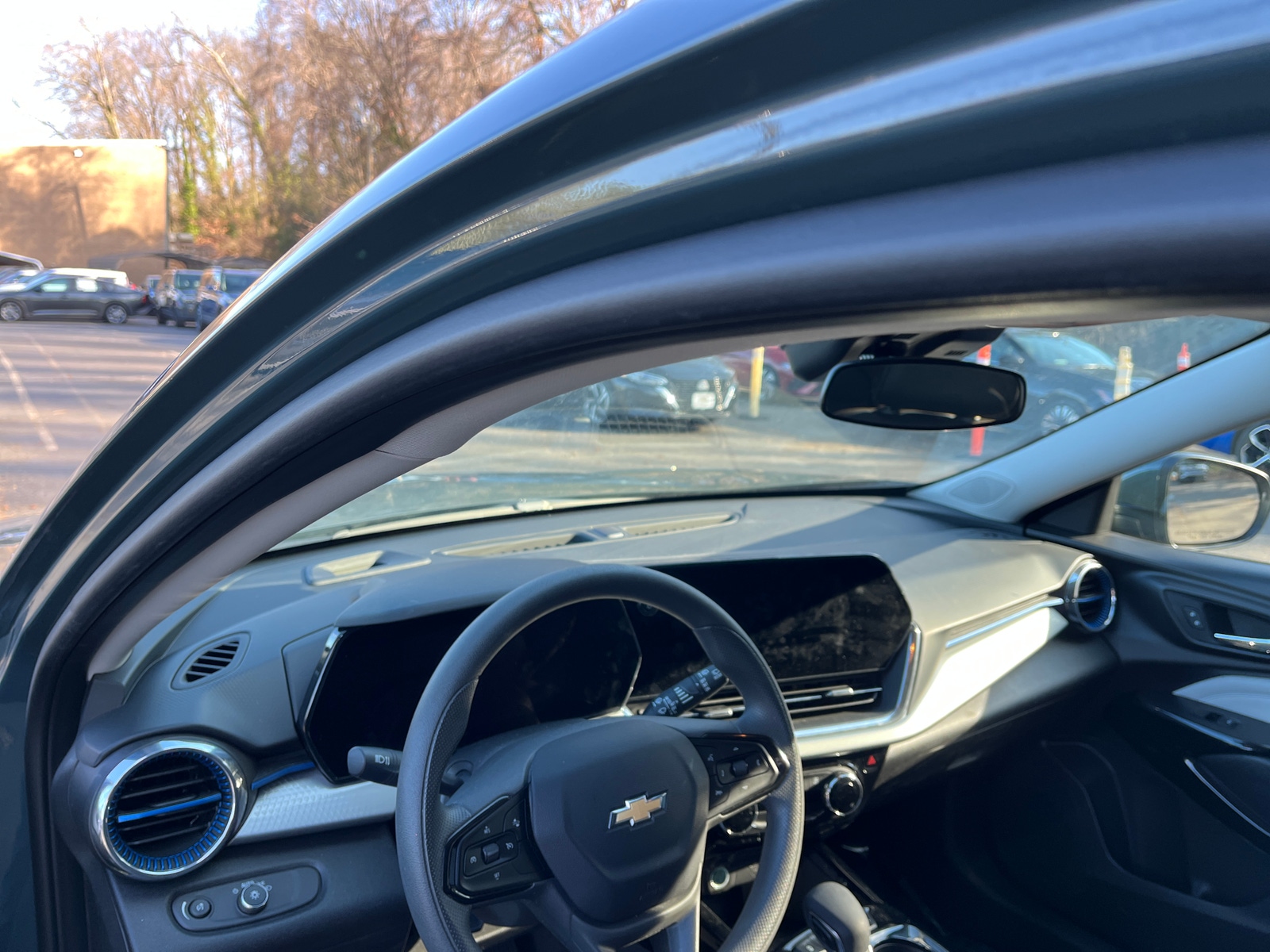 Thumbnail: 2025 Chevrolet Trax - 3