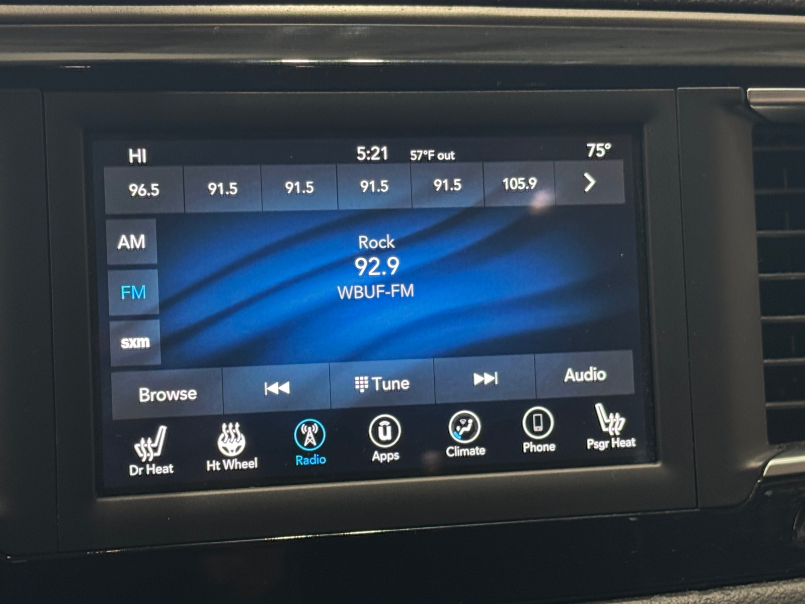 Thumbnail: 2020 Chrysler Pacifica - 3