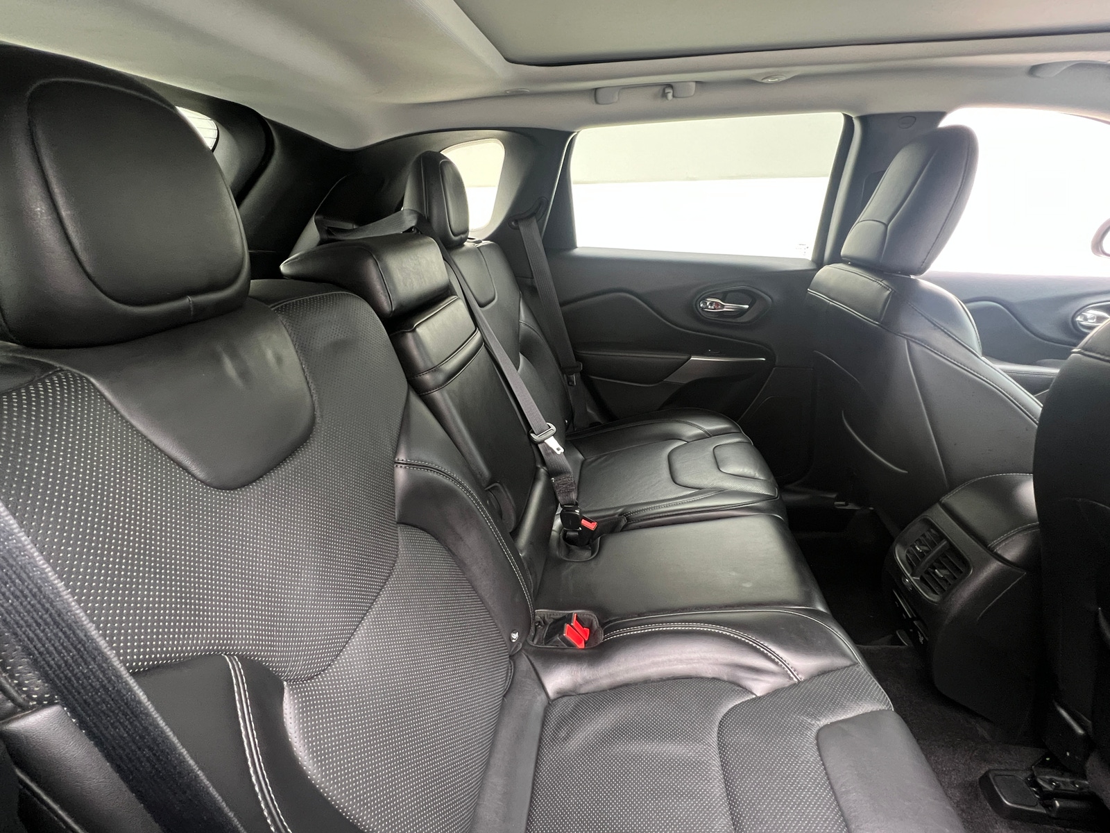 Thumbnail: 2019 Jeep Cherokee - 5