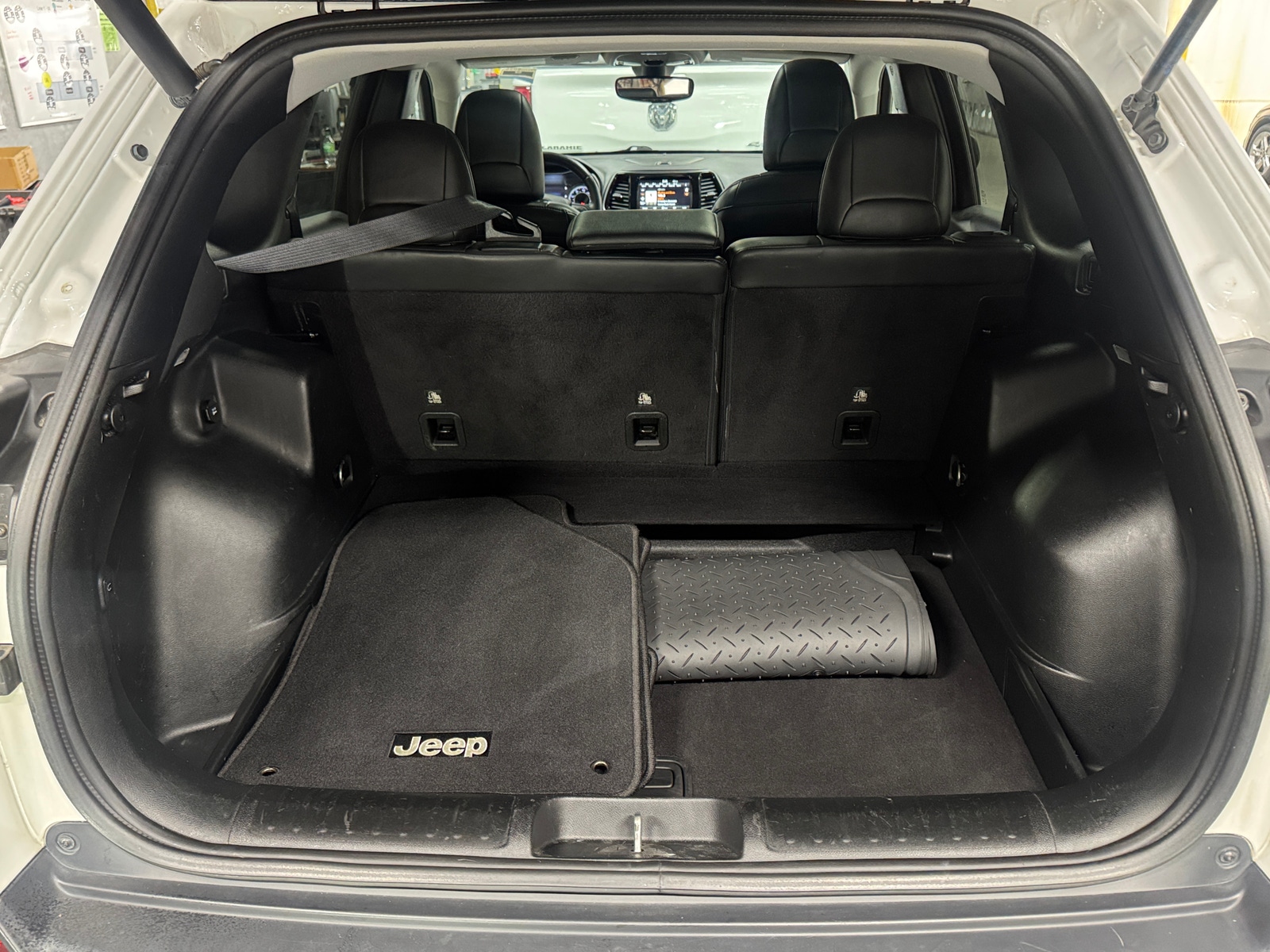 Thumbnail: 2019 Jeep Cherokee - 6