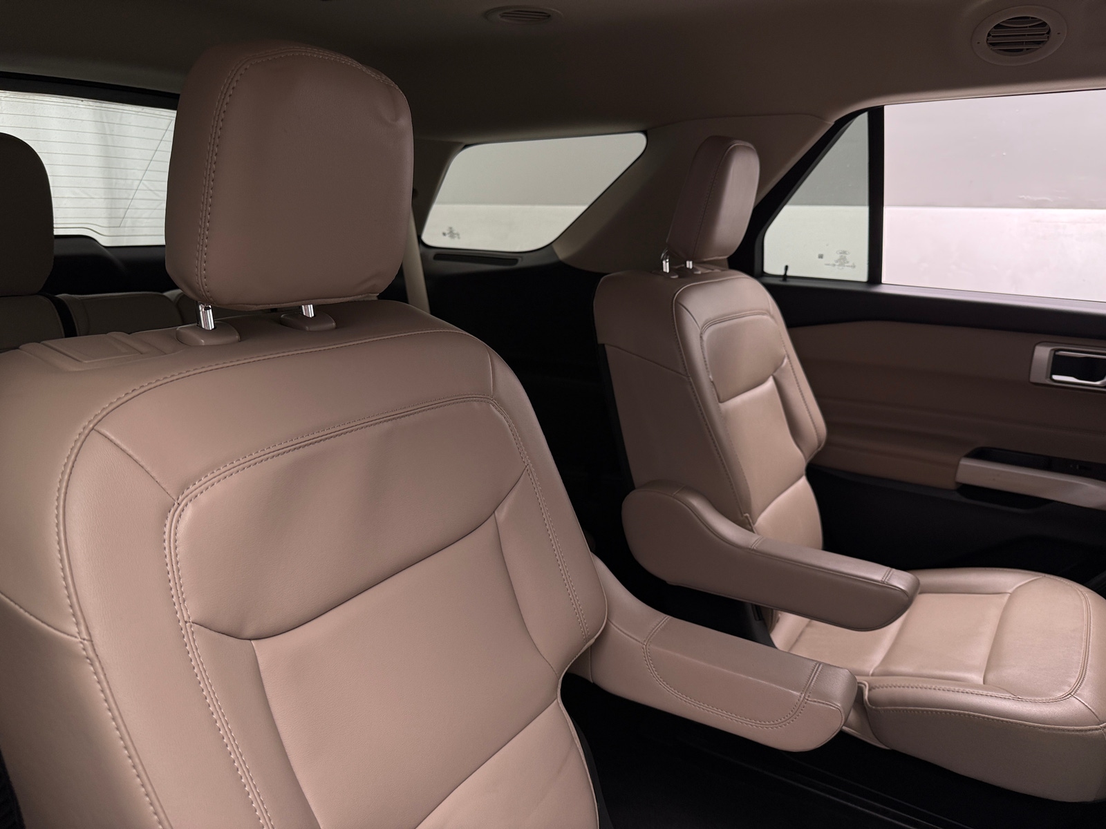 Thumbnail: 2022 Ford Explorer - 5