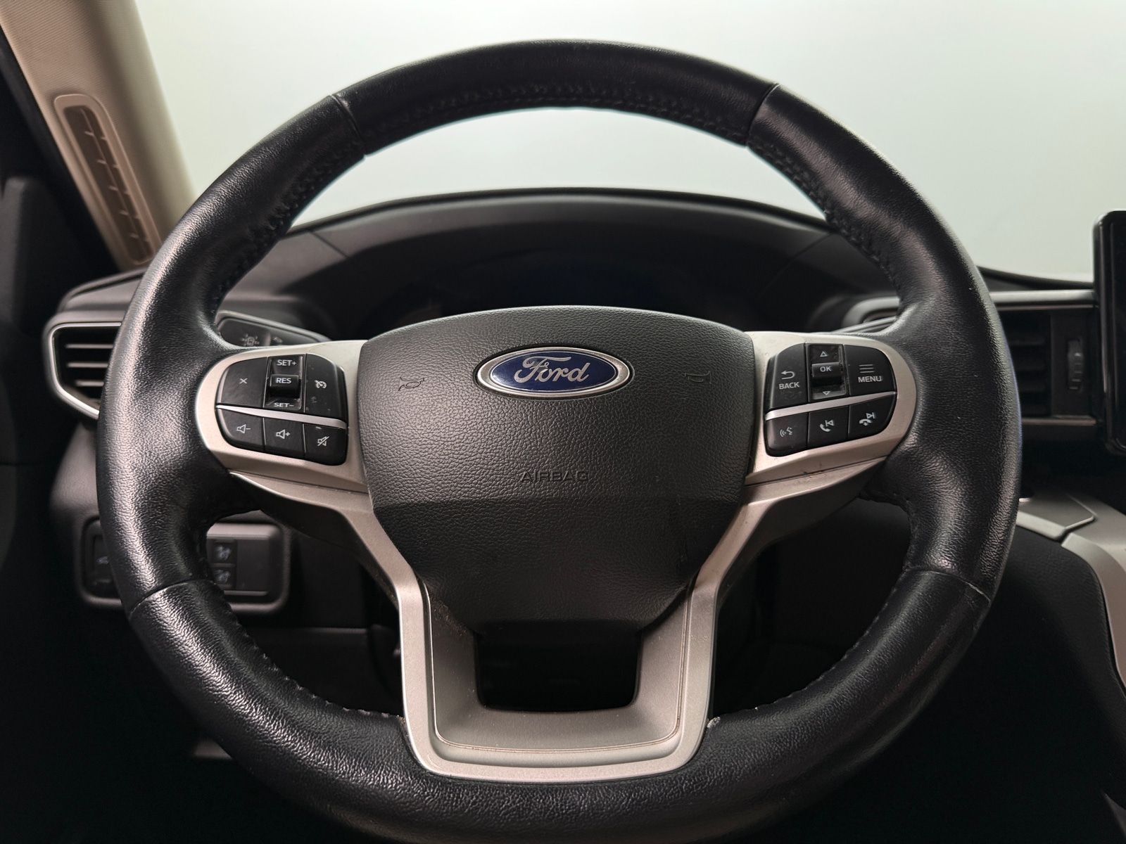 Thumbnail: 2022 Ford Explorer - 4