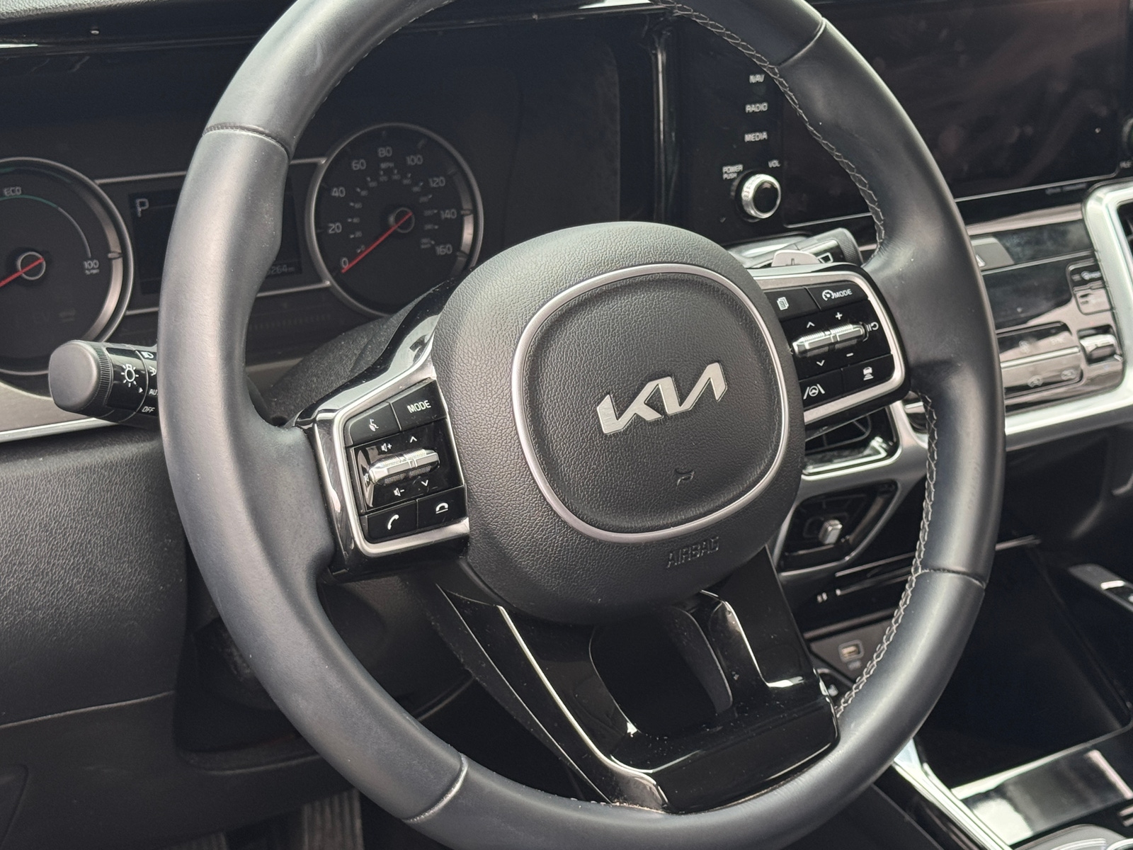 Thumbnail: 2022 Kia Sorento - 4