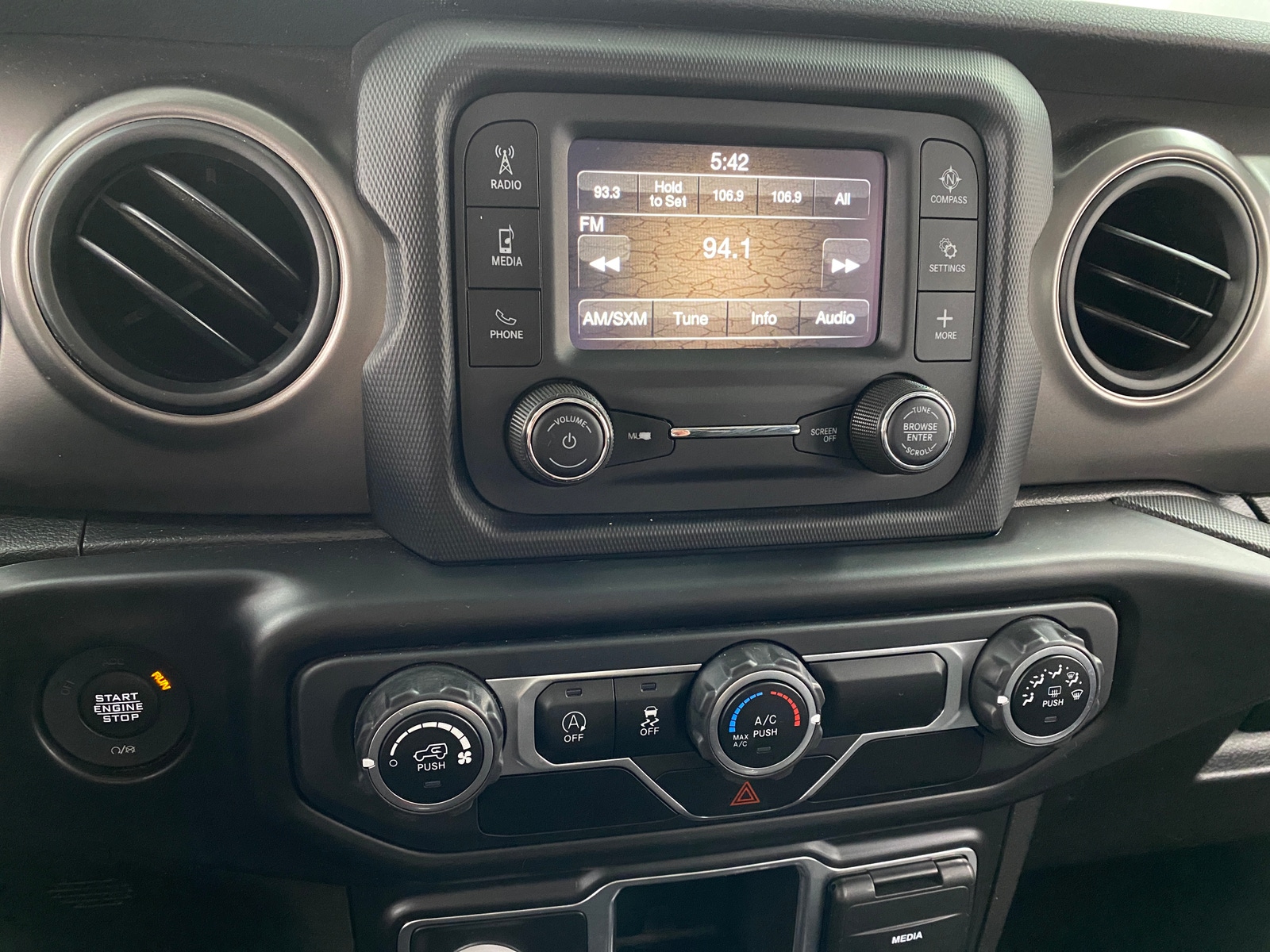 Thumbnail: 2021 Jeep Gladiator - 4