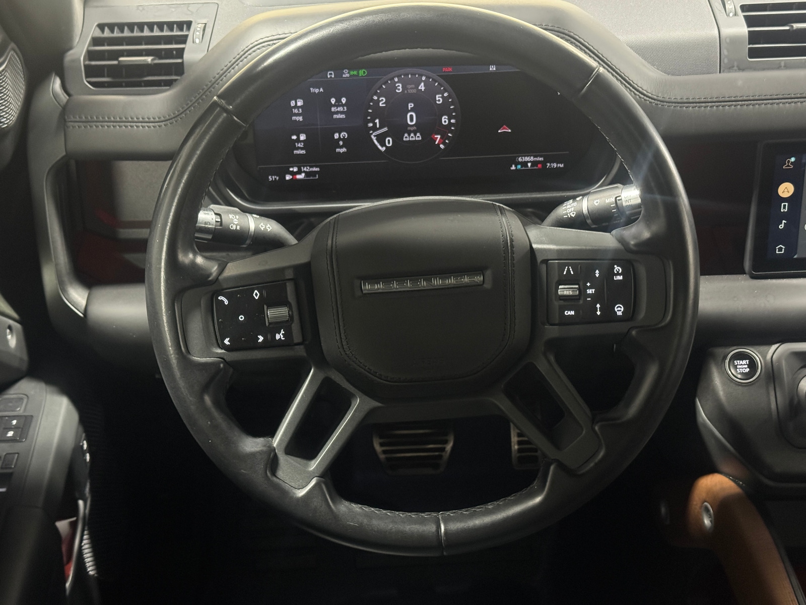 Thumbnail: 2020 Land Rover Defender - 4