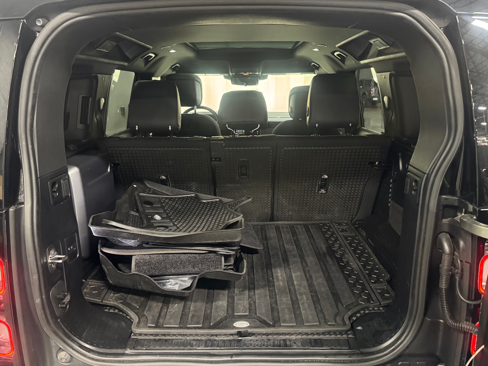 Thumbnail: 2020 Land Rover Defender - 6