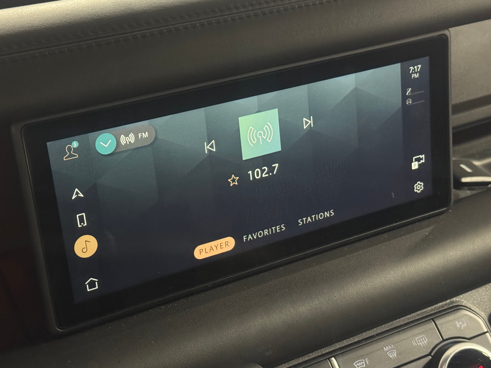 Thumbnail: 2020 Land Rover Defender - 3