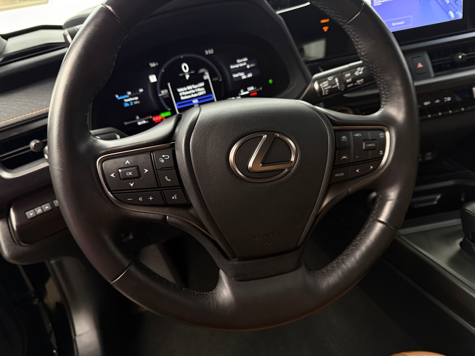 Thumbnail: 2025 Lexus UX - 4