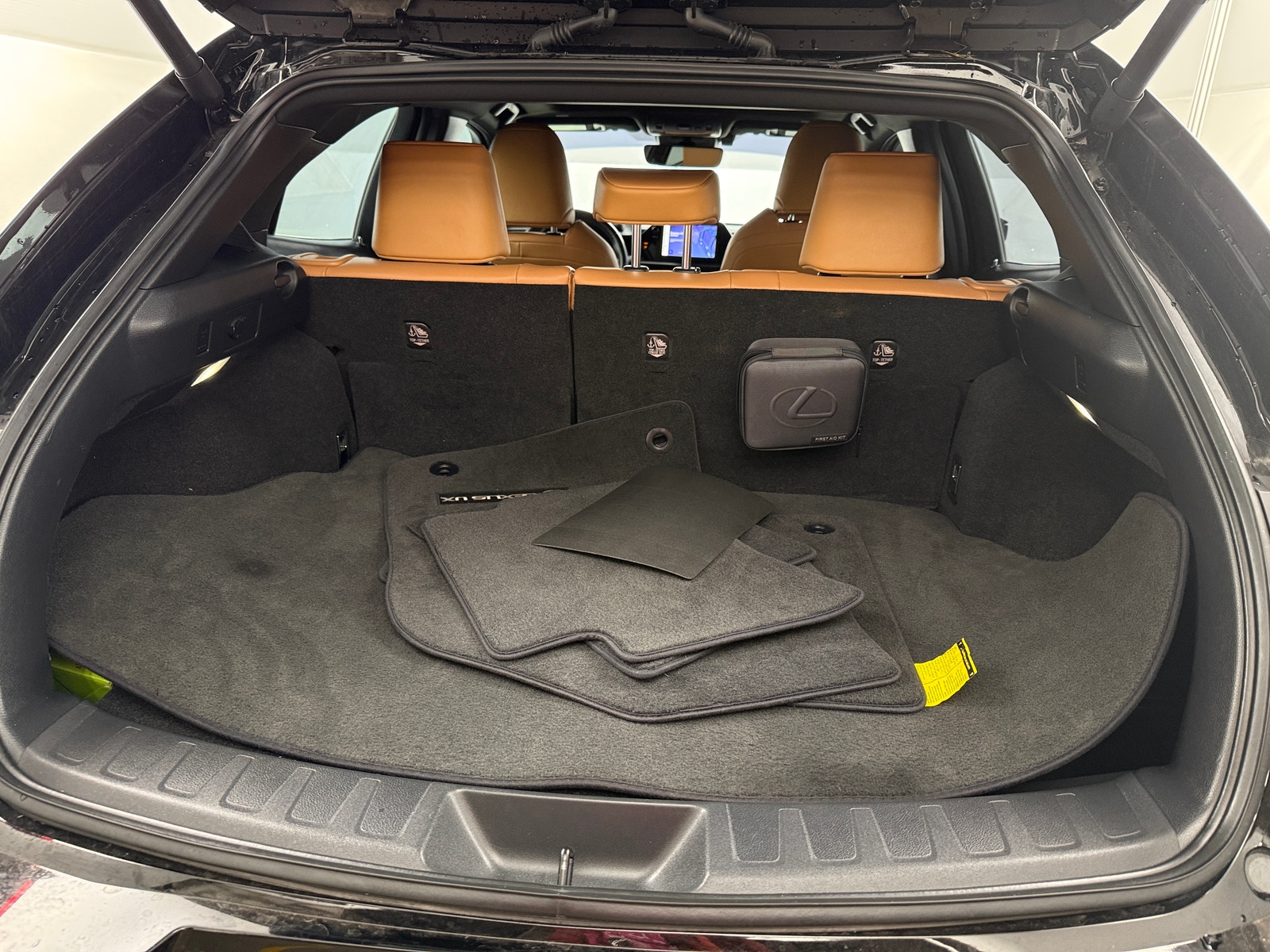 Thumbnail: 2025 Lexus UX - 6