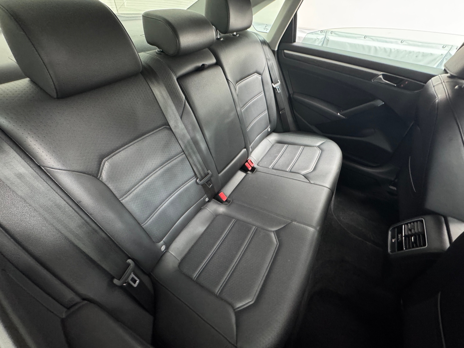 Thumbnail: 2017 Volkswagen Passat - 5