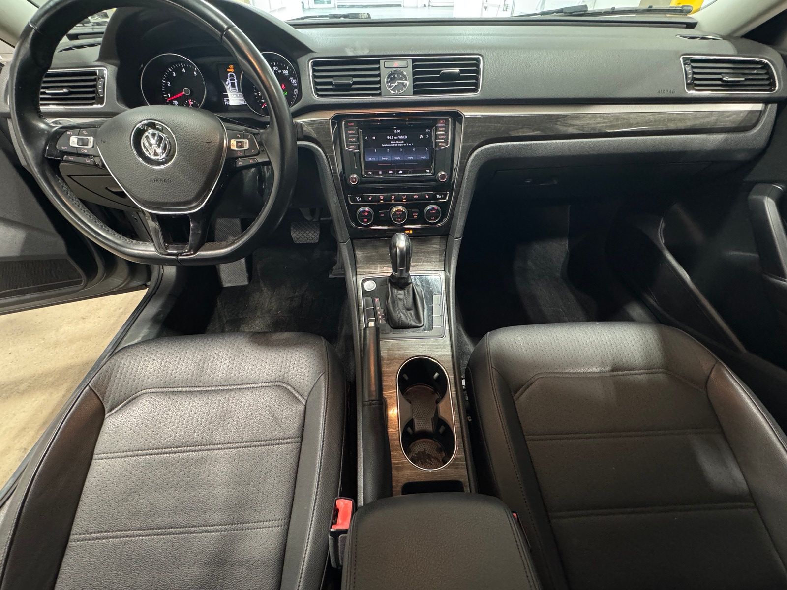 Thumbnail: 2017 Volkswagen Passat - 2