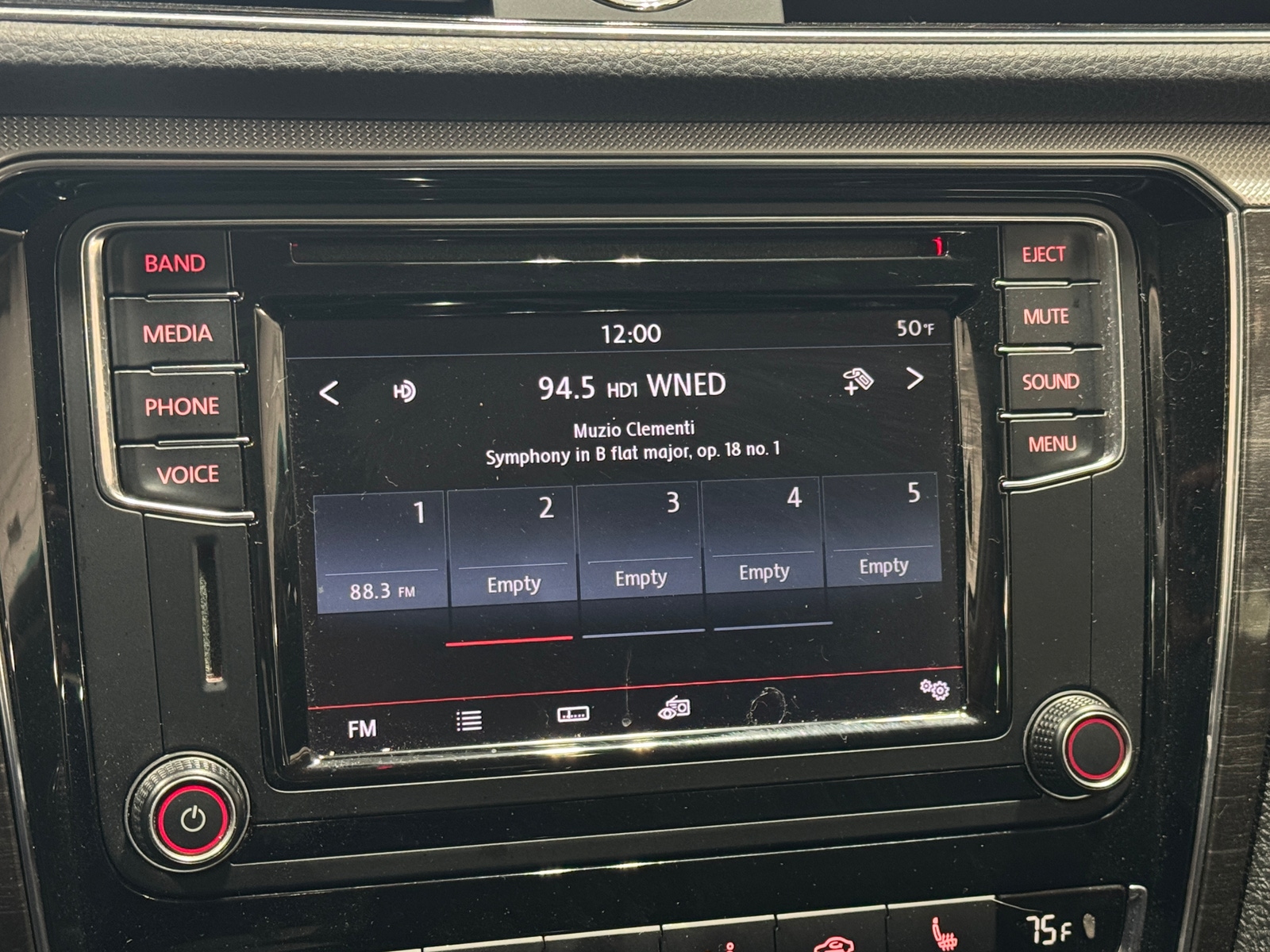 Thumbnail: 2017 Volkswagen Passat - 3