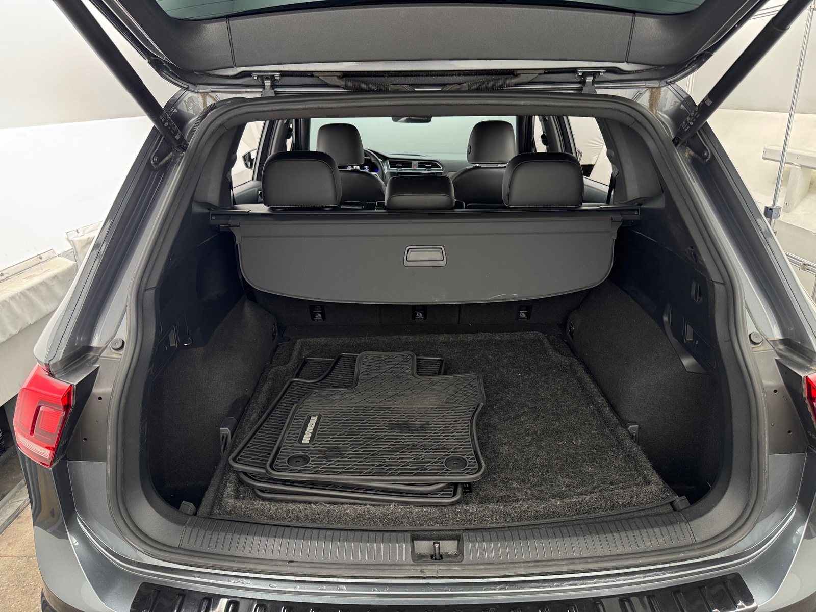 Thumbnail: 2022 Volkswagen Tiguan - 6