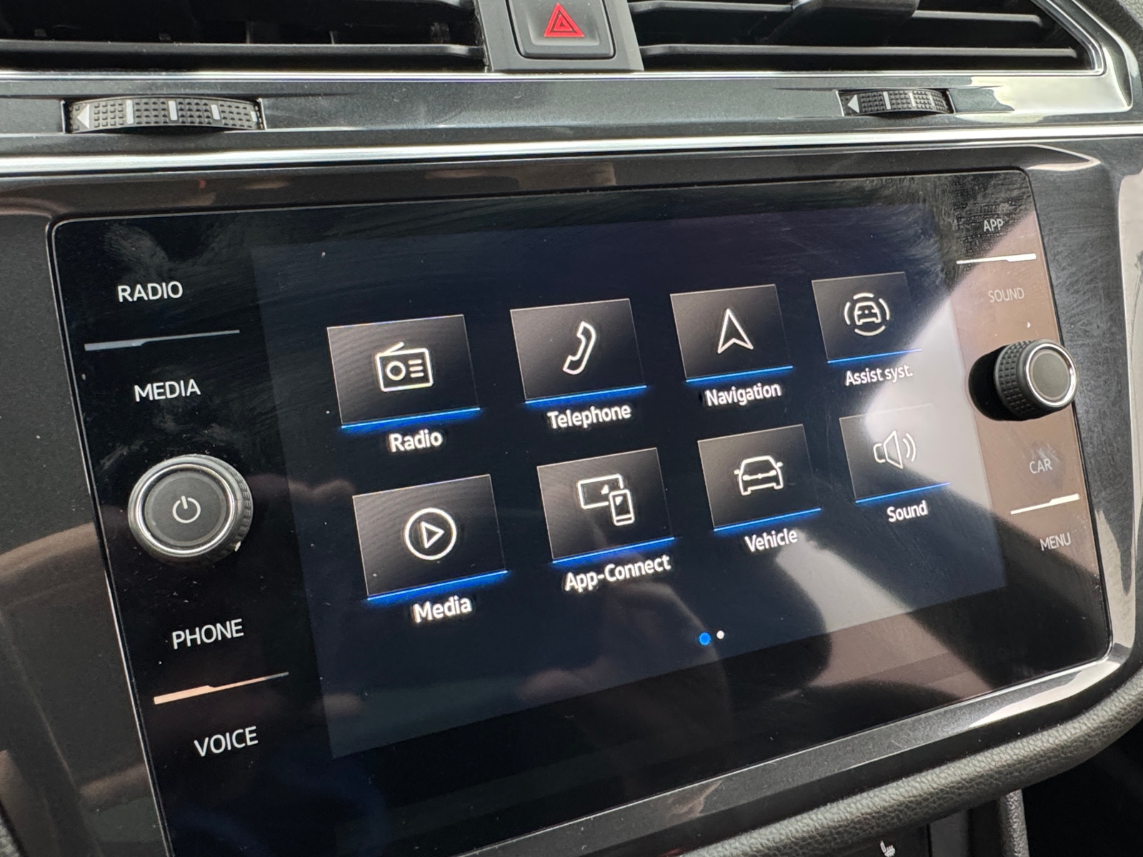 Thumbnail: 2022 Volkswagen Tiguan - 3