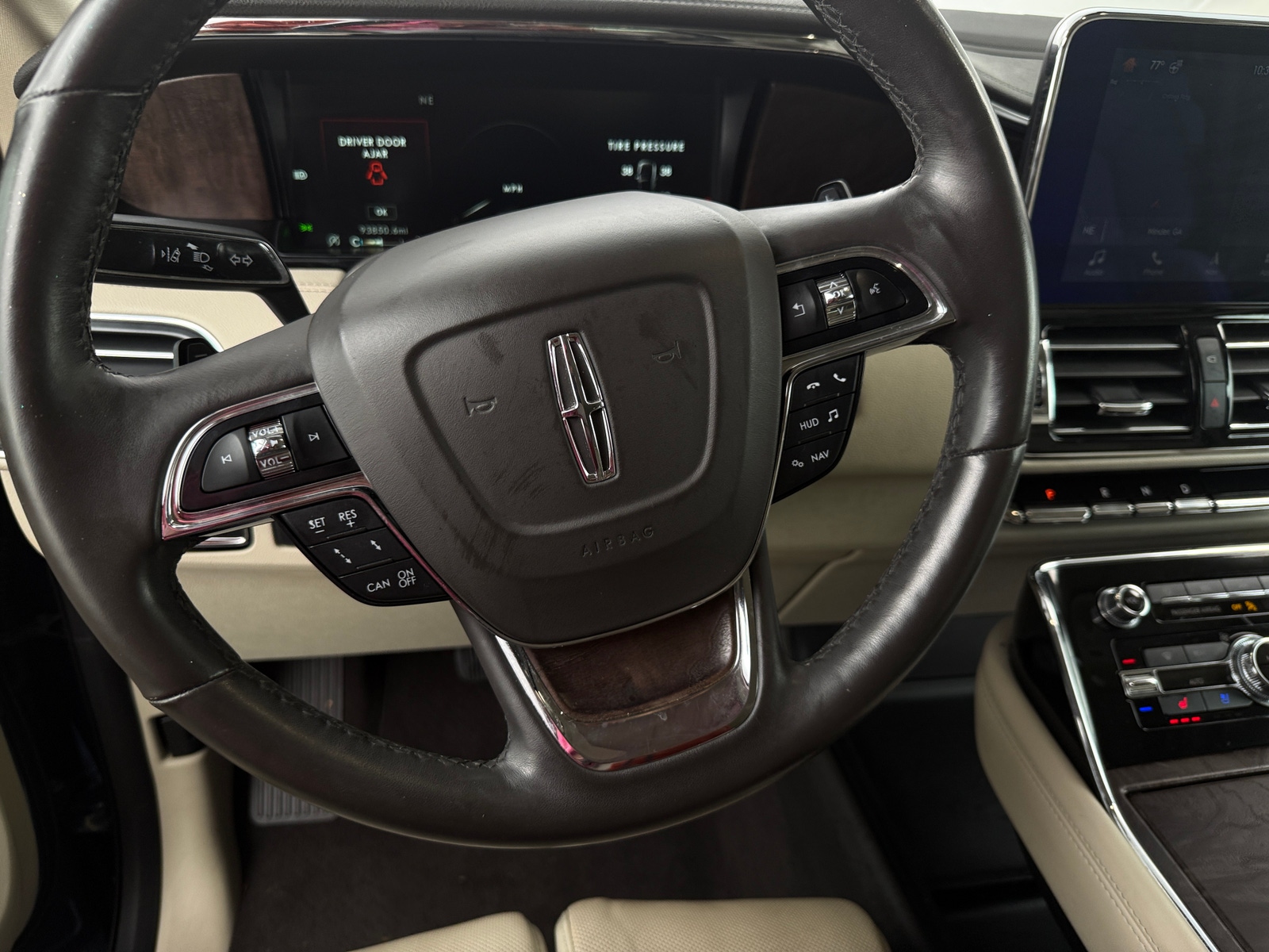 Thumbnail: 2019 Lincoln Navigator - 4