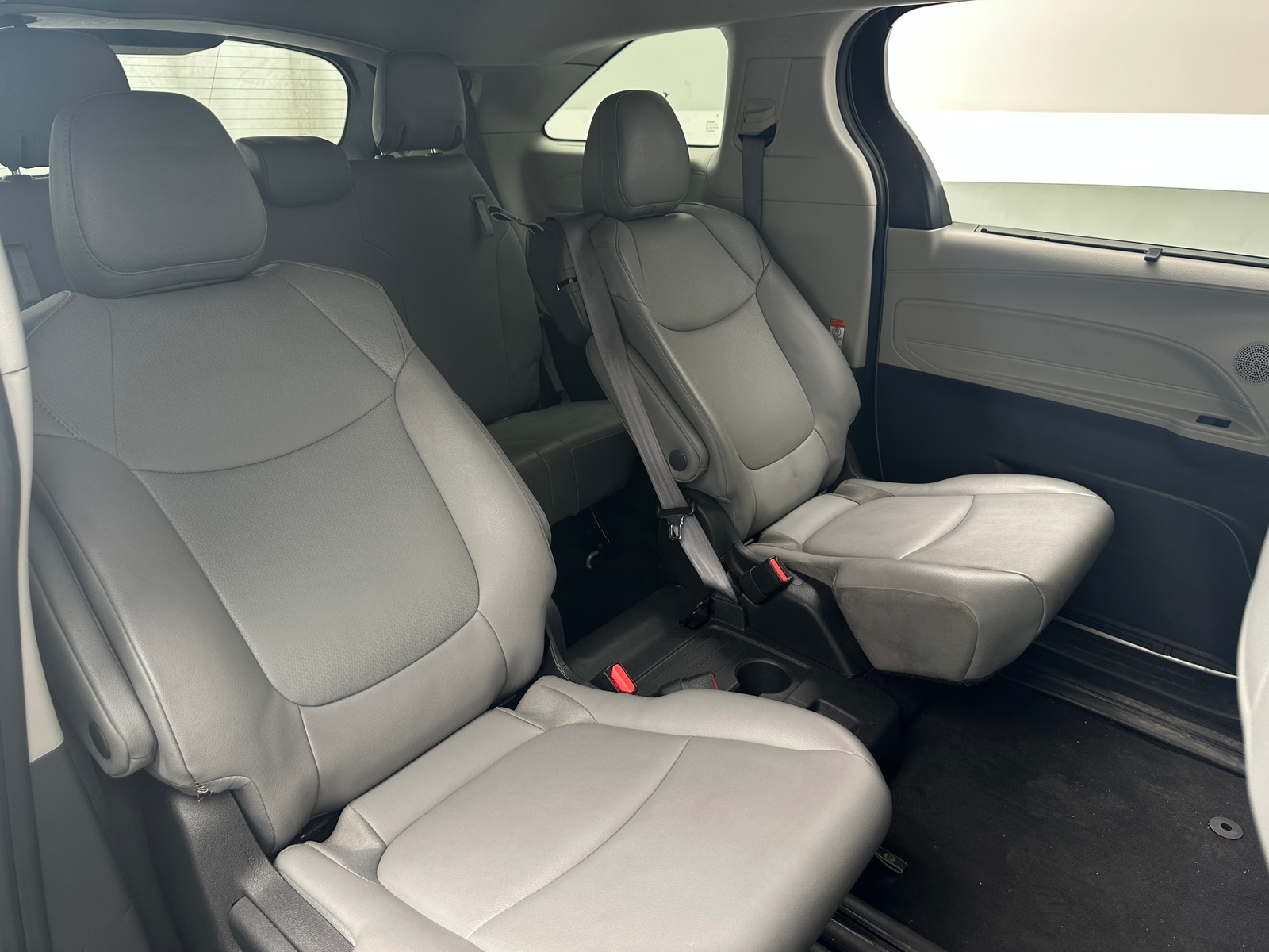 Thumbnail: 2022 Toyota Sienna - 5