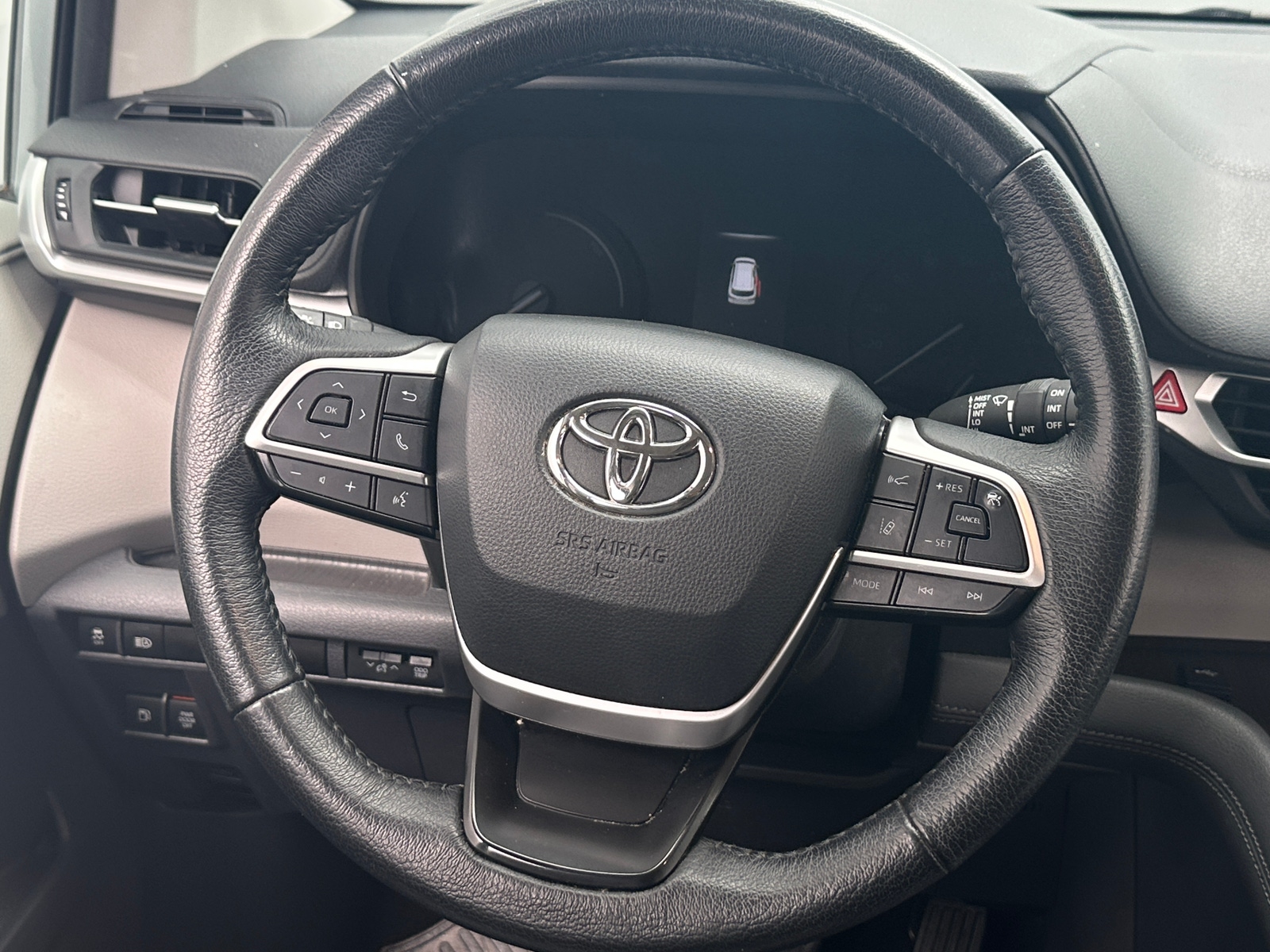 Thumbnail: 2022 Toyota Sienna - 4