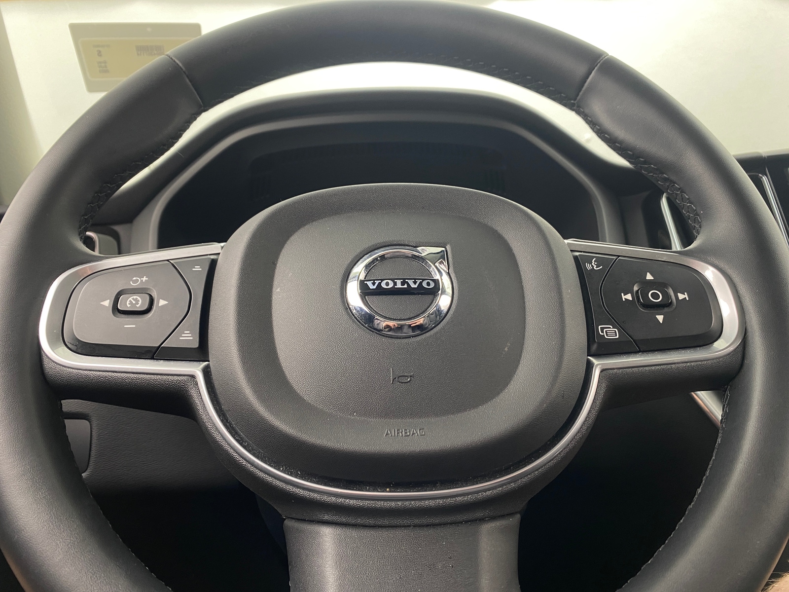 Thumbnail: 2023 Volvo XC60 - 5