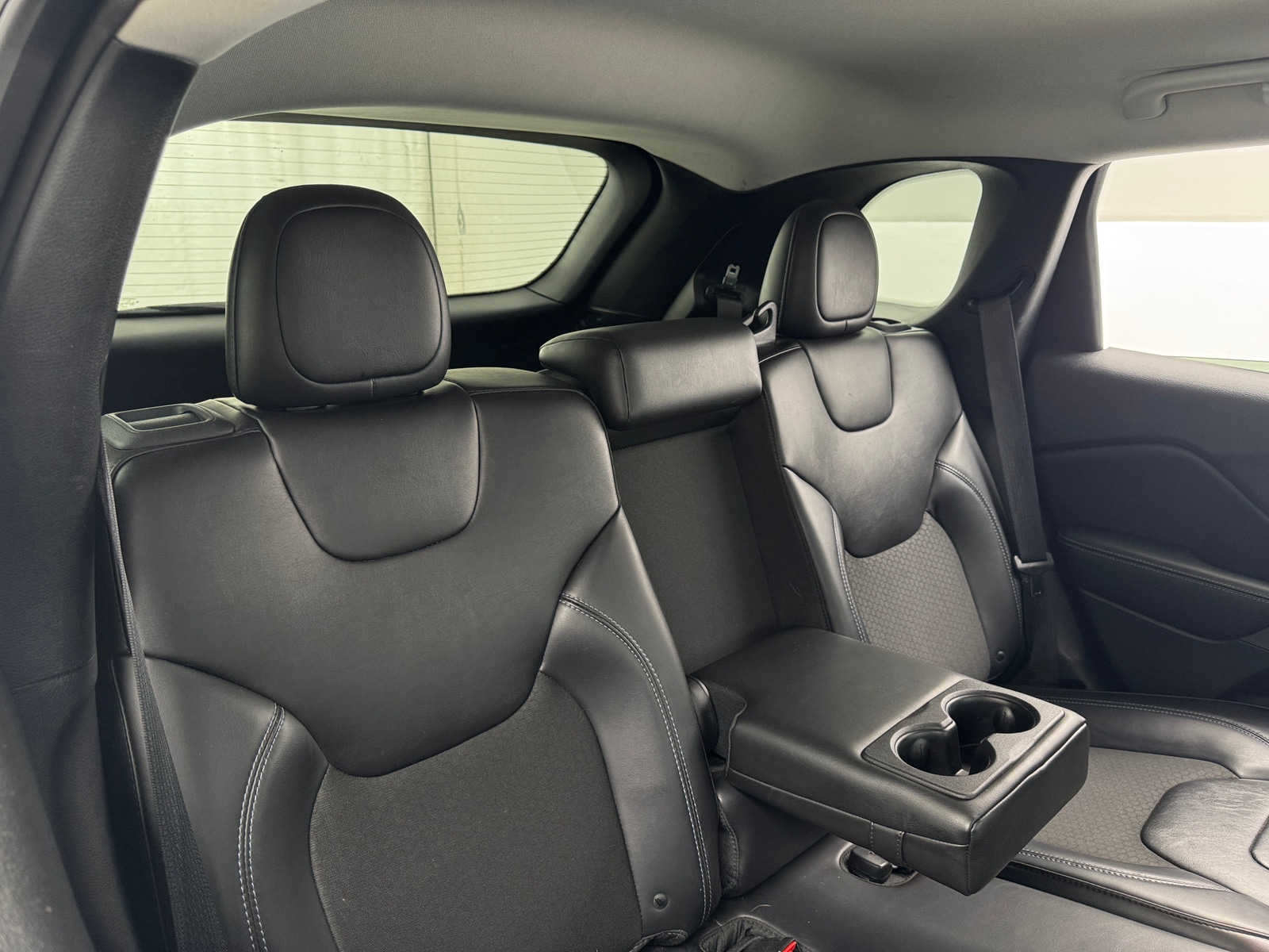 Thumbnail: 2019 Jeep Cherokee - 6