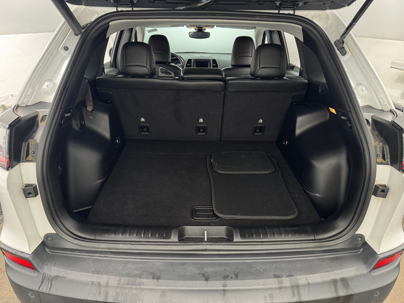 Thumbnail: 2019 Jeep Cherokee - 7