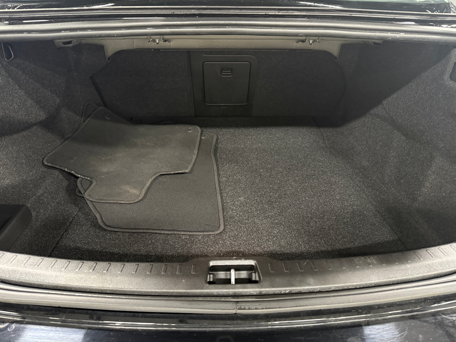 Thumbnail: 2022 Volvo S60 - 6