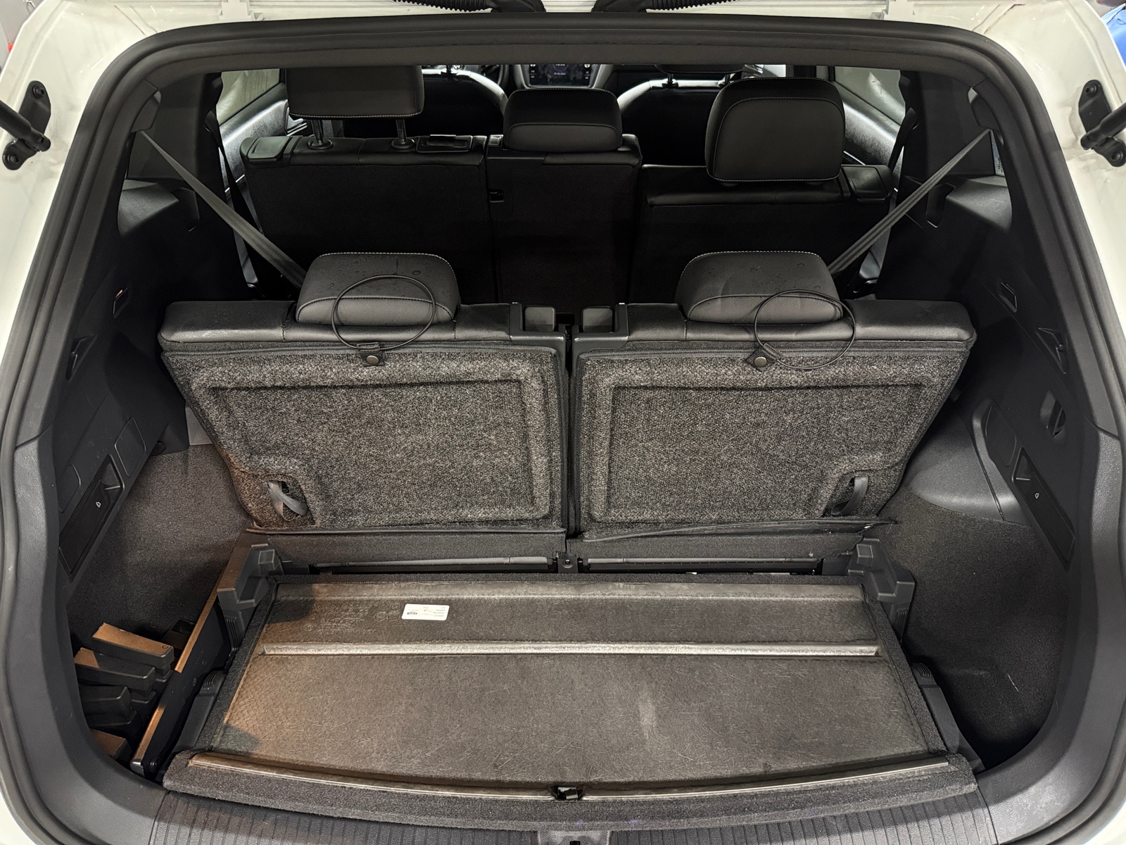 Thumbnail: 2021 Volkswagen Tiguan - 6