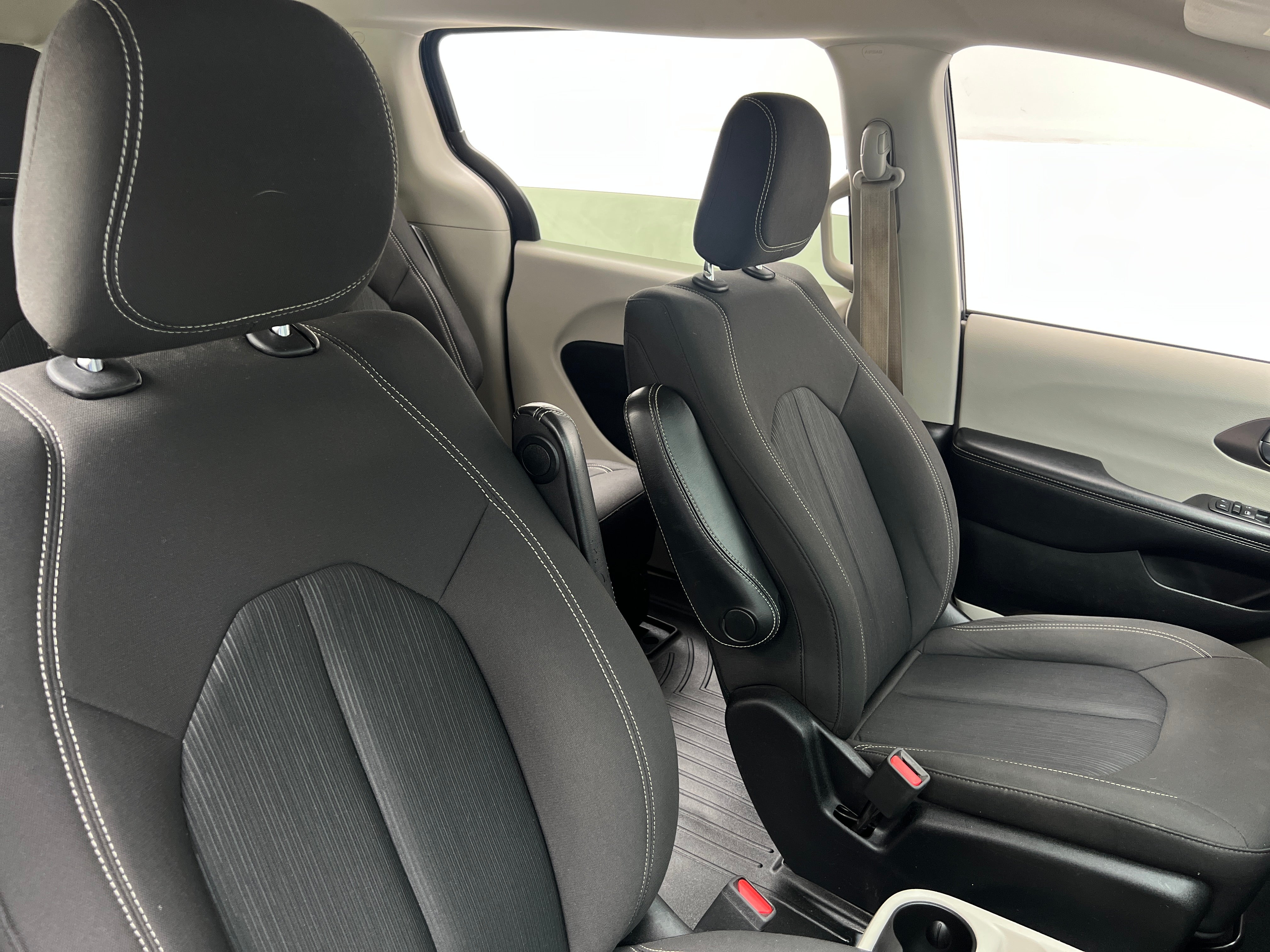 2020 Chrysler Voyager