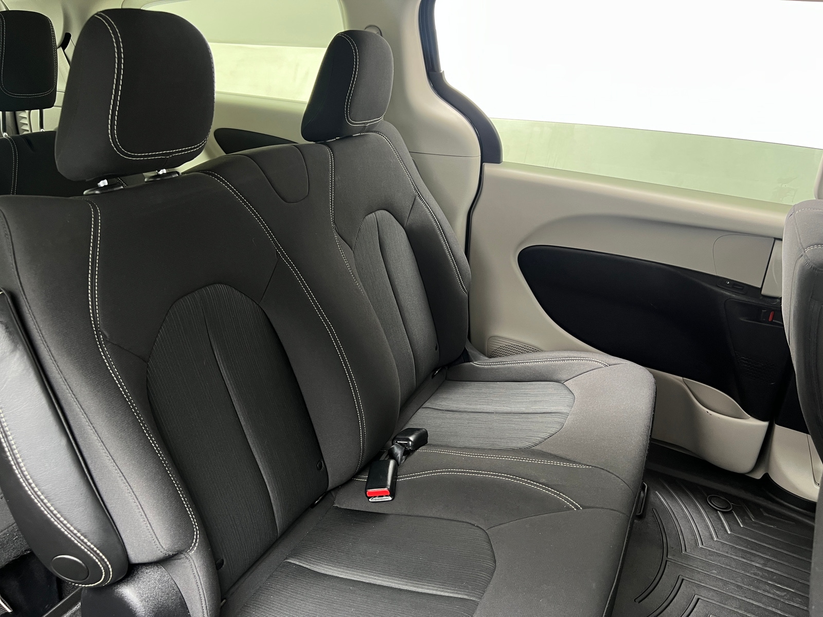 Thumbnail: 2020 Chrysler Voyager - 6