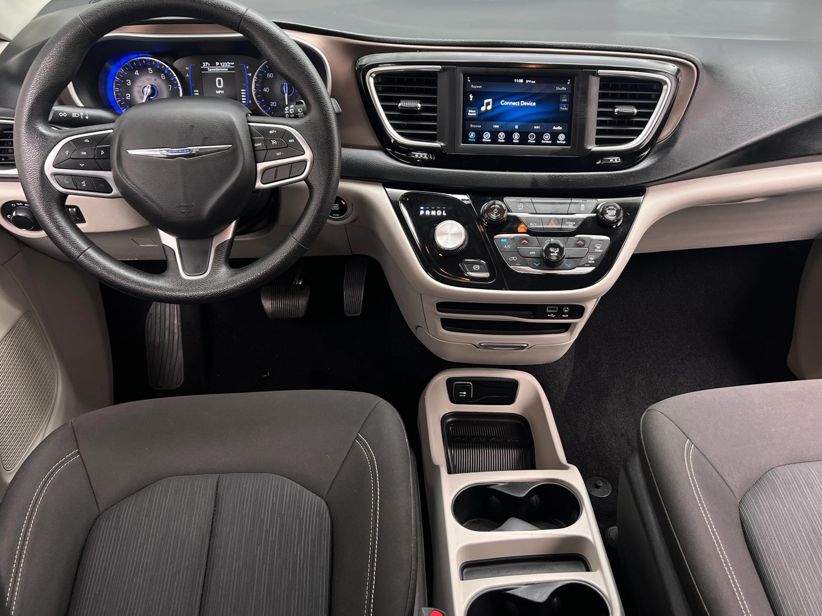 Thumbnail: 2020 Chrysler Voyager - 3