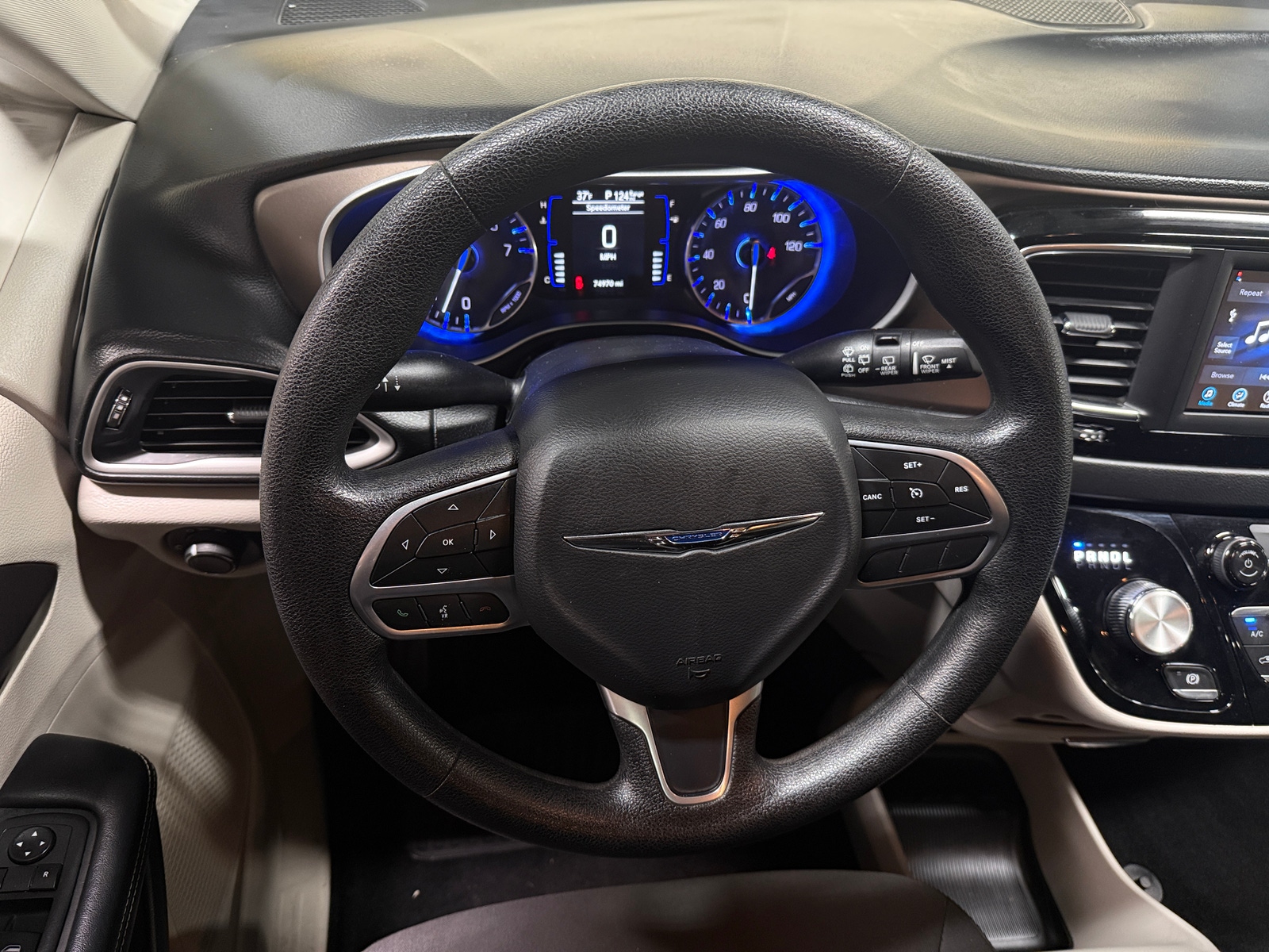 Thumbnail: 2020 Chrysler Voyager - 5