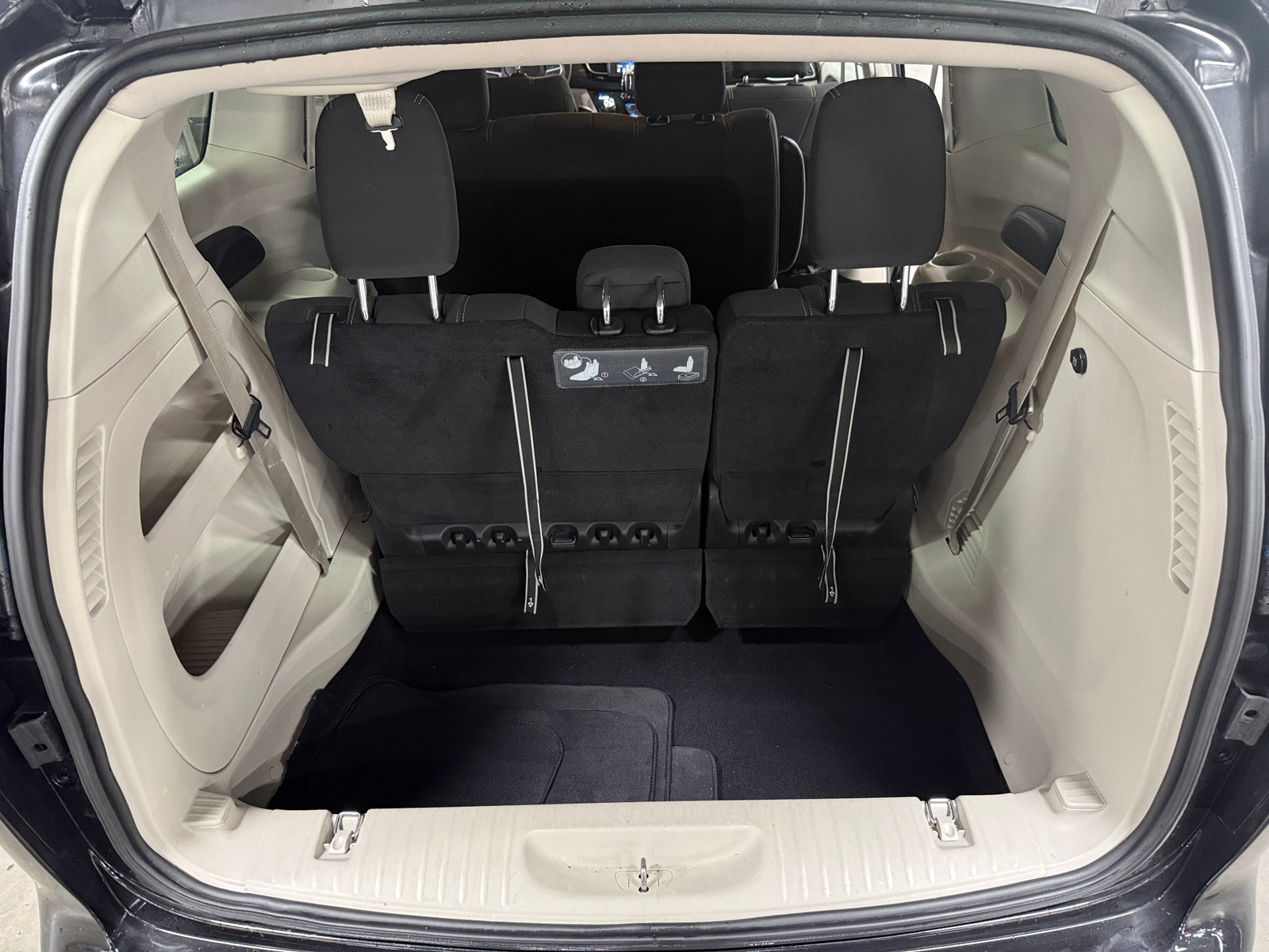 Thumbnail: 2020 Chrysler Voyager - 7