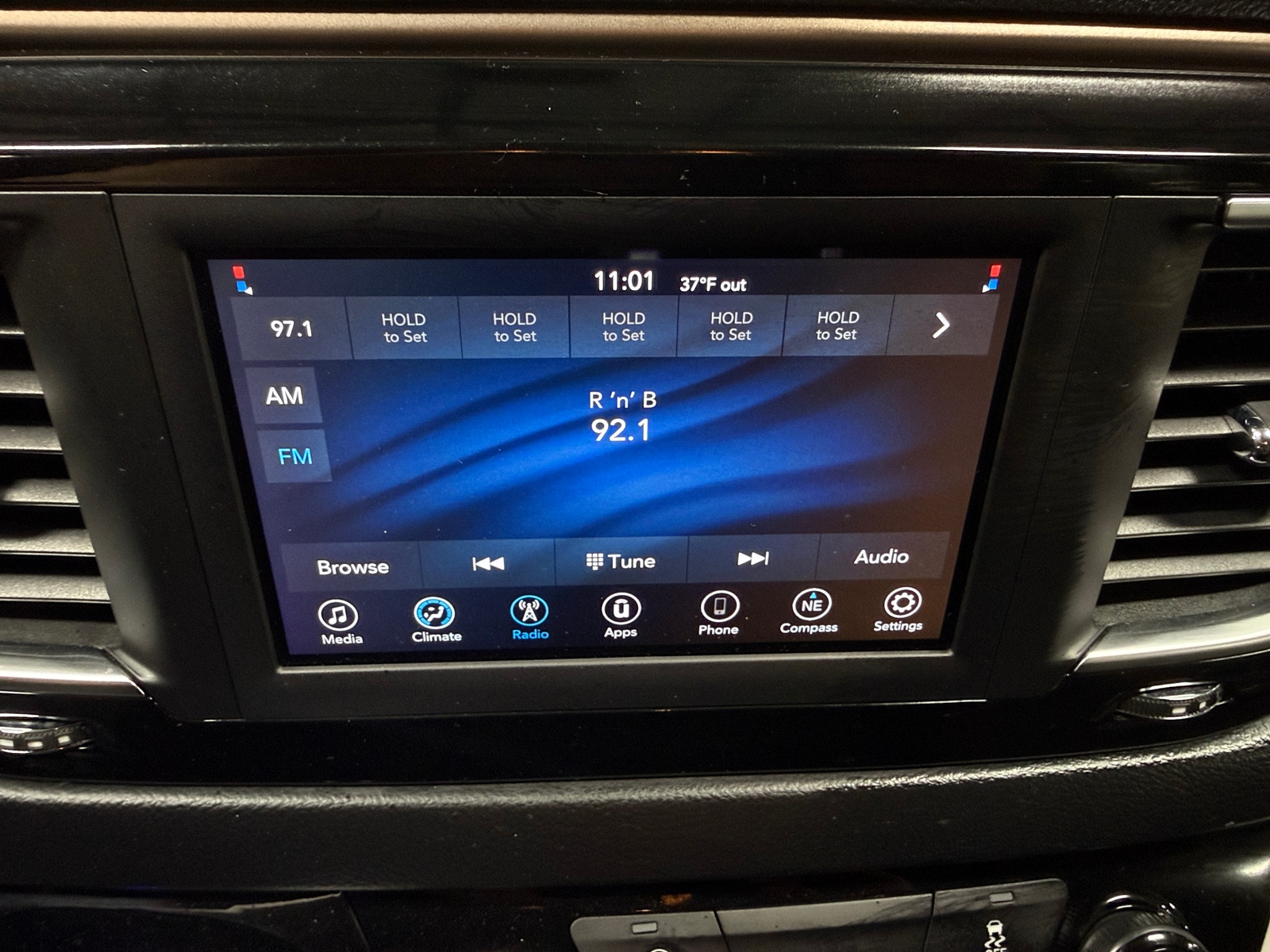 Thumbnail: 2020 Chrysler Voyager - 4