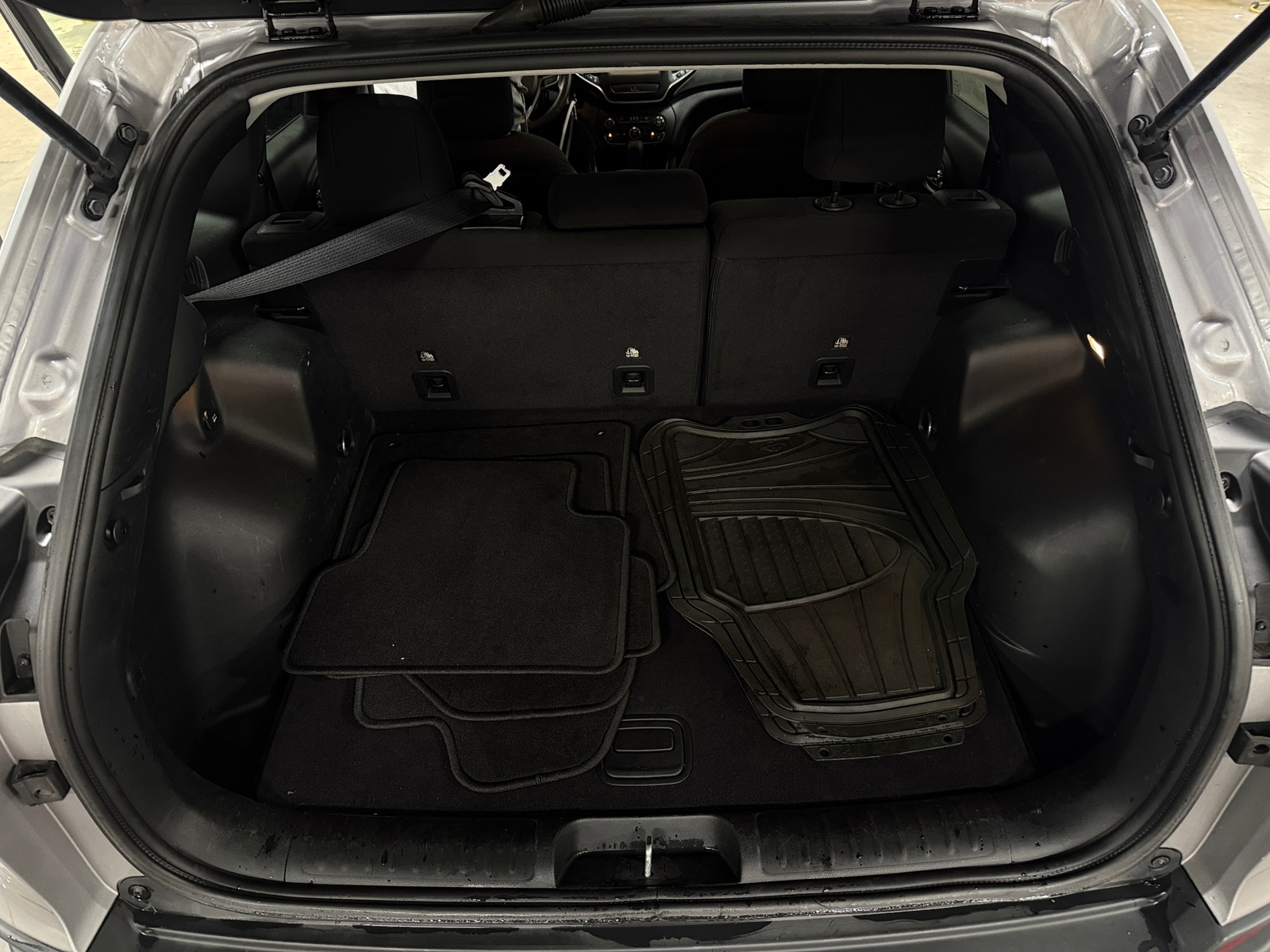 Thumbnail: 2019 Jeep Cherokee - 7