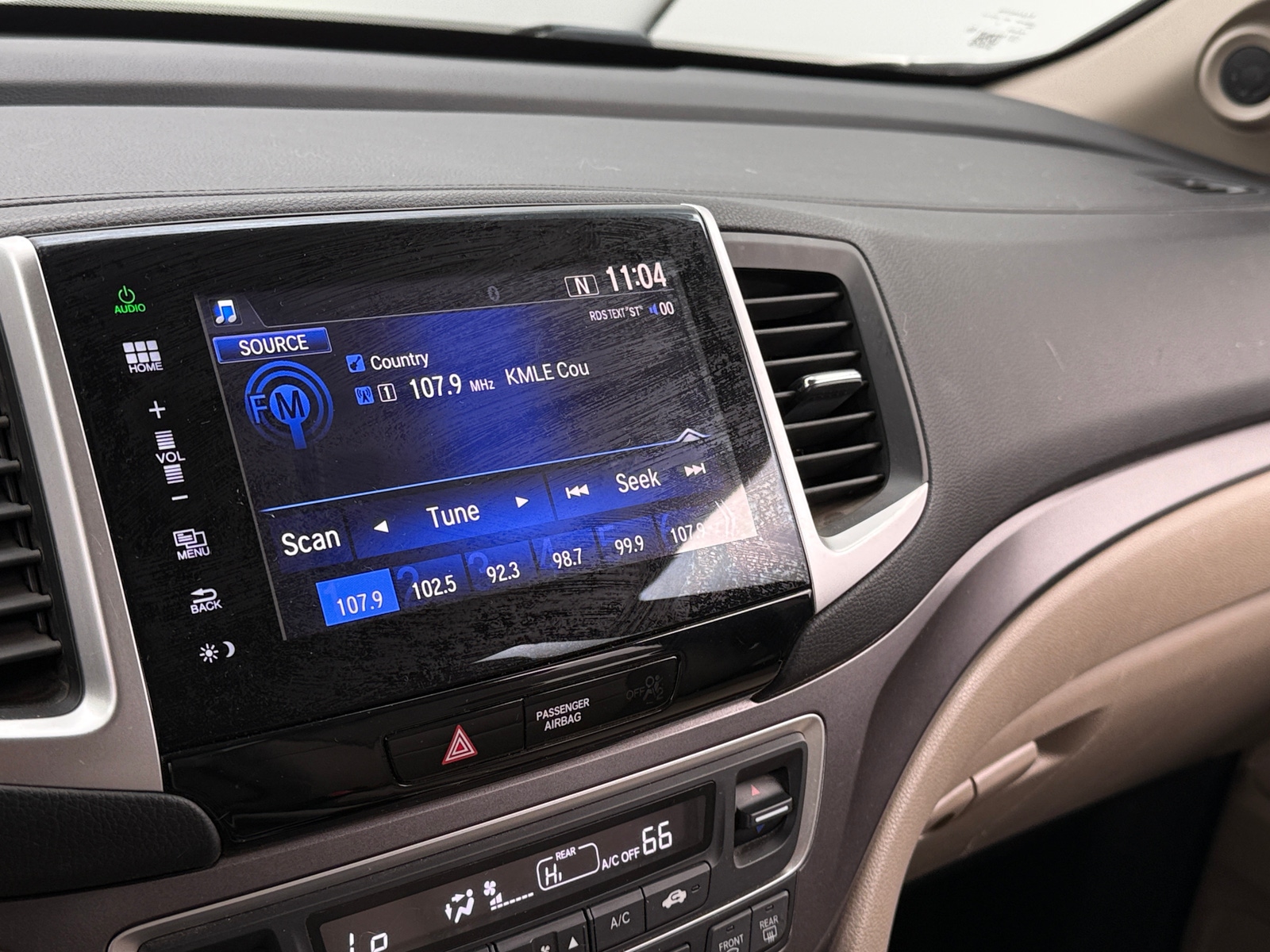 Thumbnail: 2016 Honda Pilot - 3