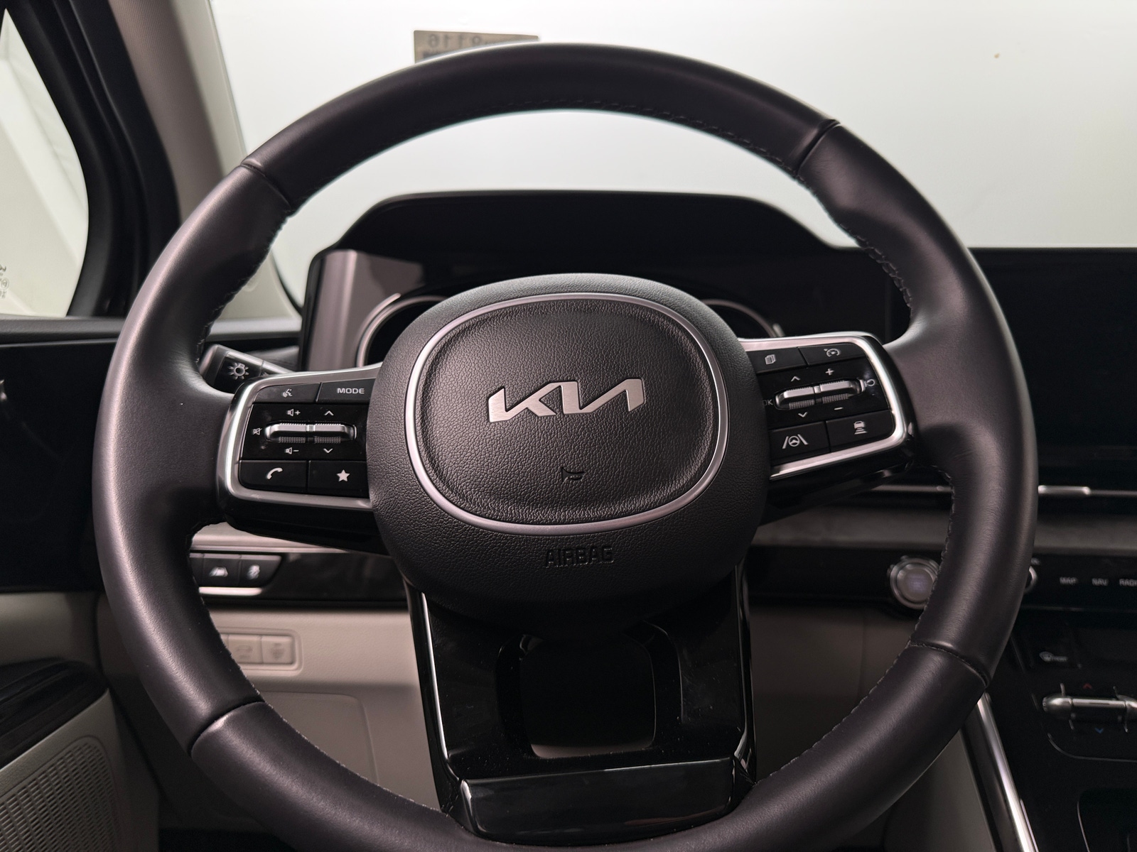 Thumbnail: 2024 Kia Carnival - 4