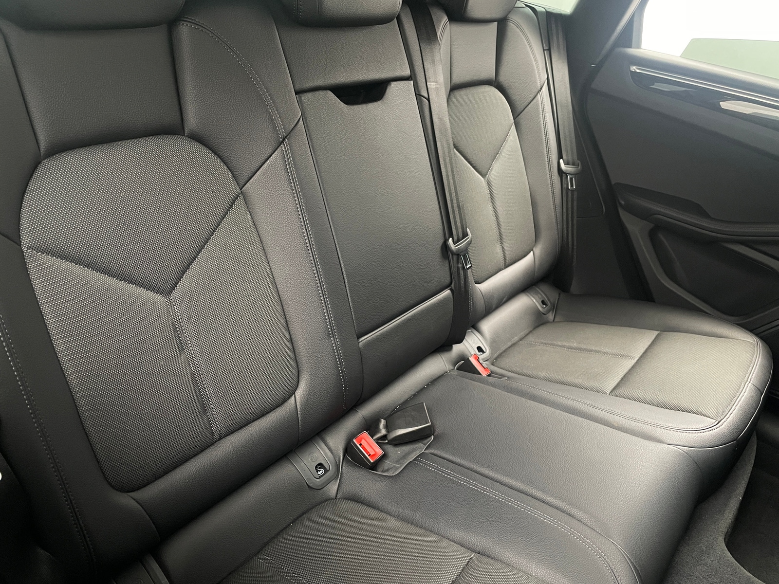 Thumbnail: 2022 Porsche Macan - 5