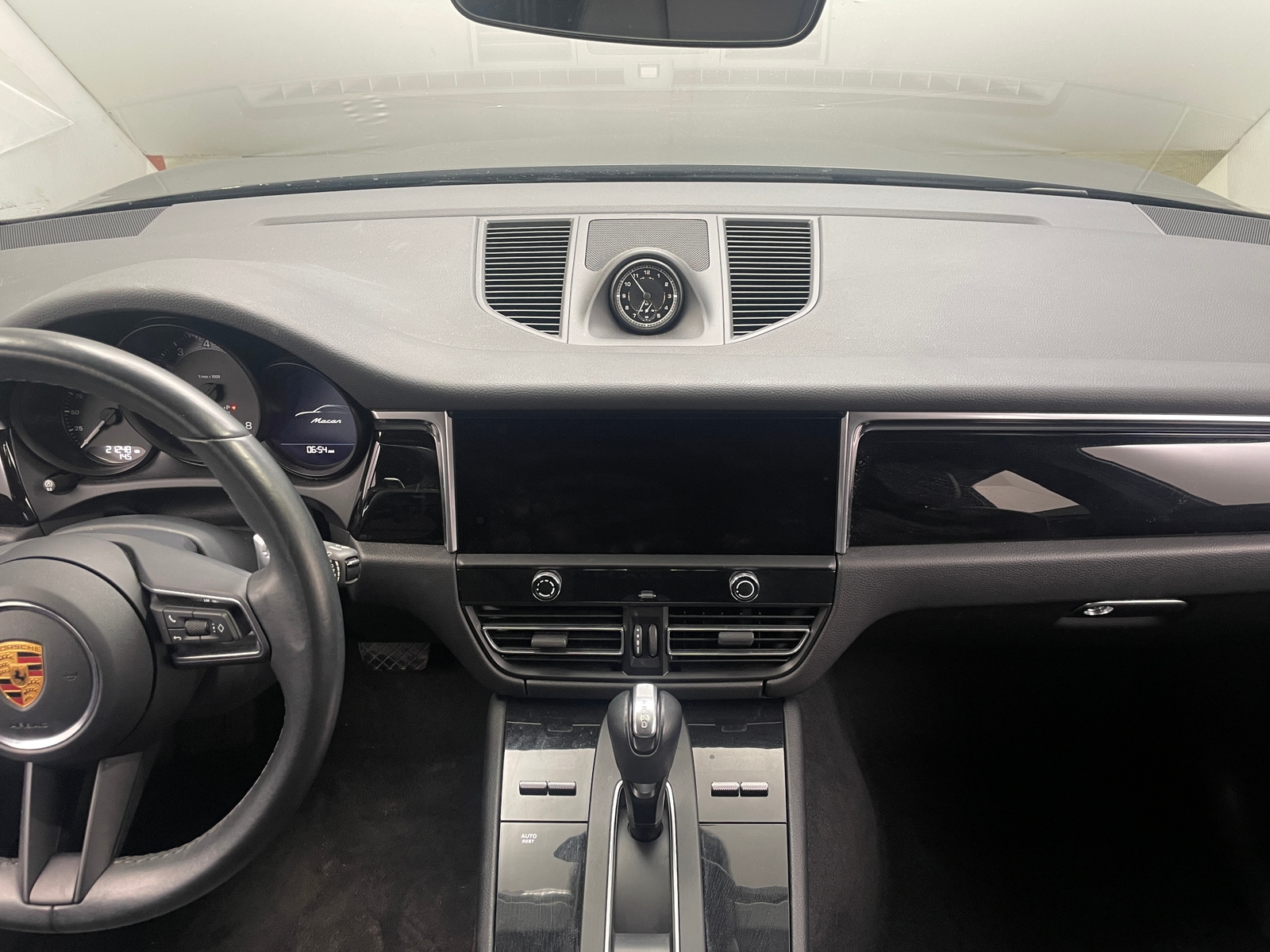 Thumbnail: 2022 Porsche Macan - 2