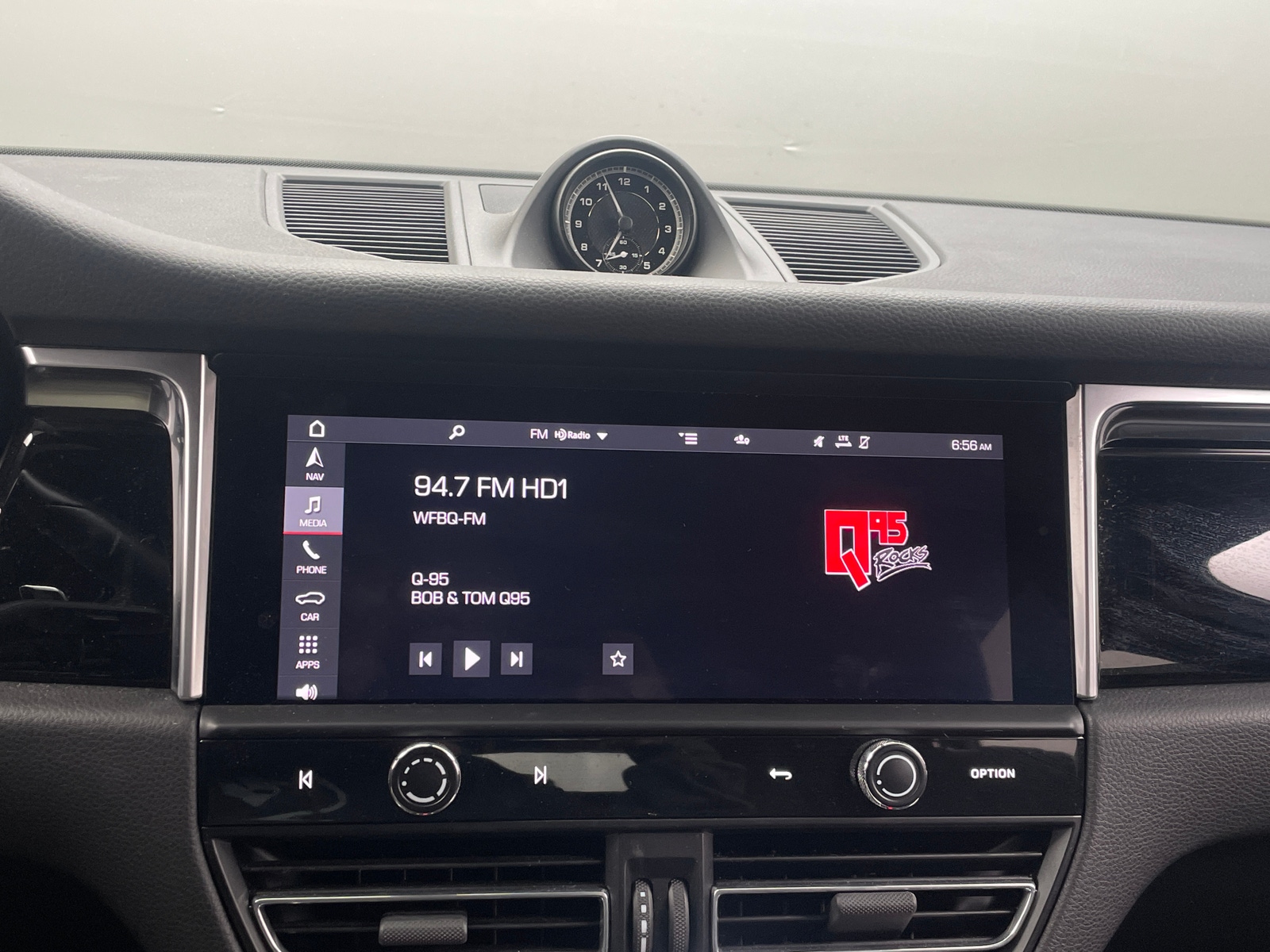 Thumbnail: 2022 Porsche Macan - 3