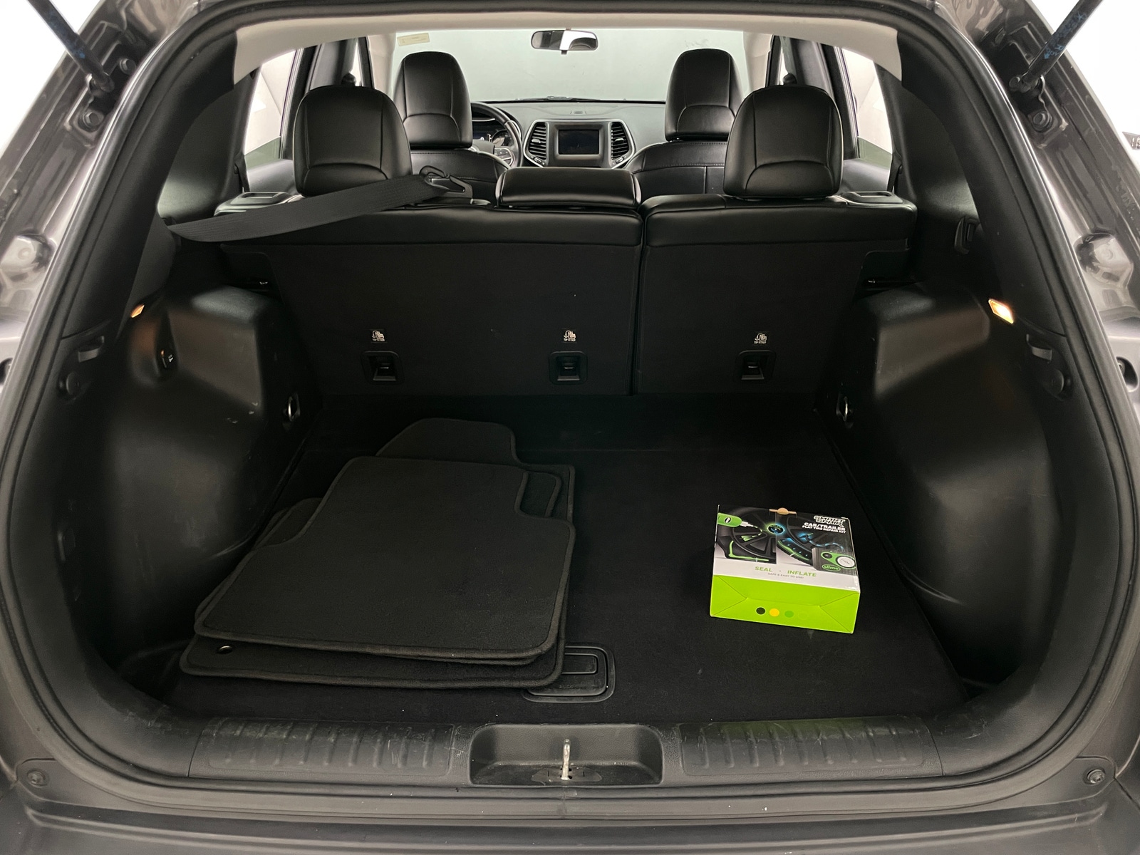 Thumbnail: 2019 Jeep Cherokee - 7