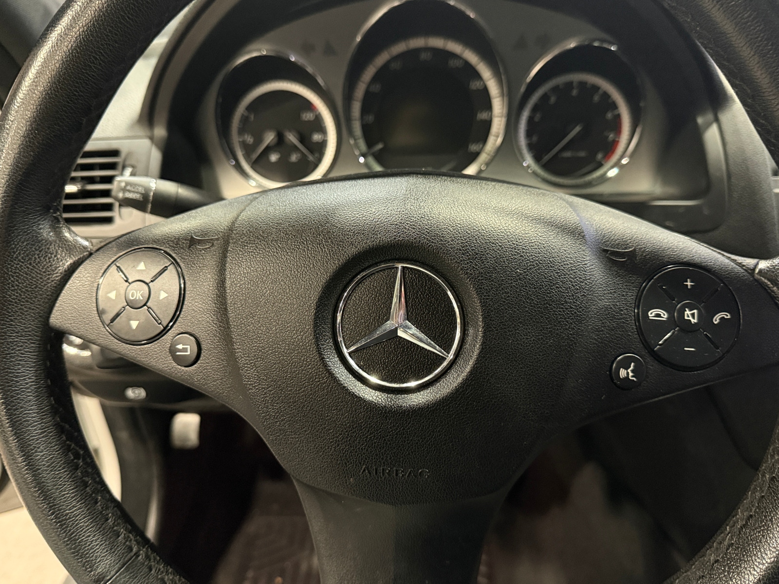 Thumbnail: 2010 Mercedes-Benz C-Class - 4