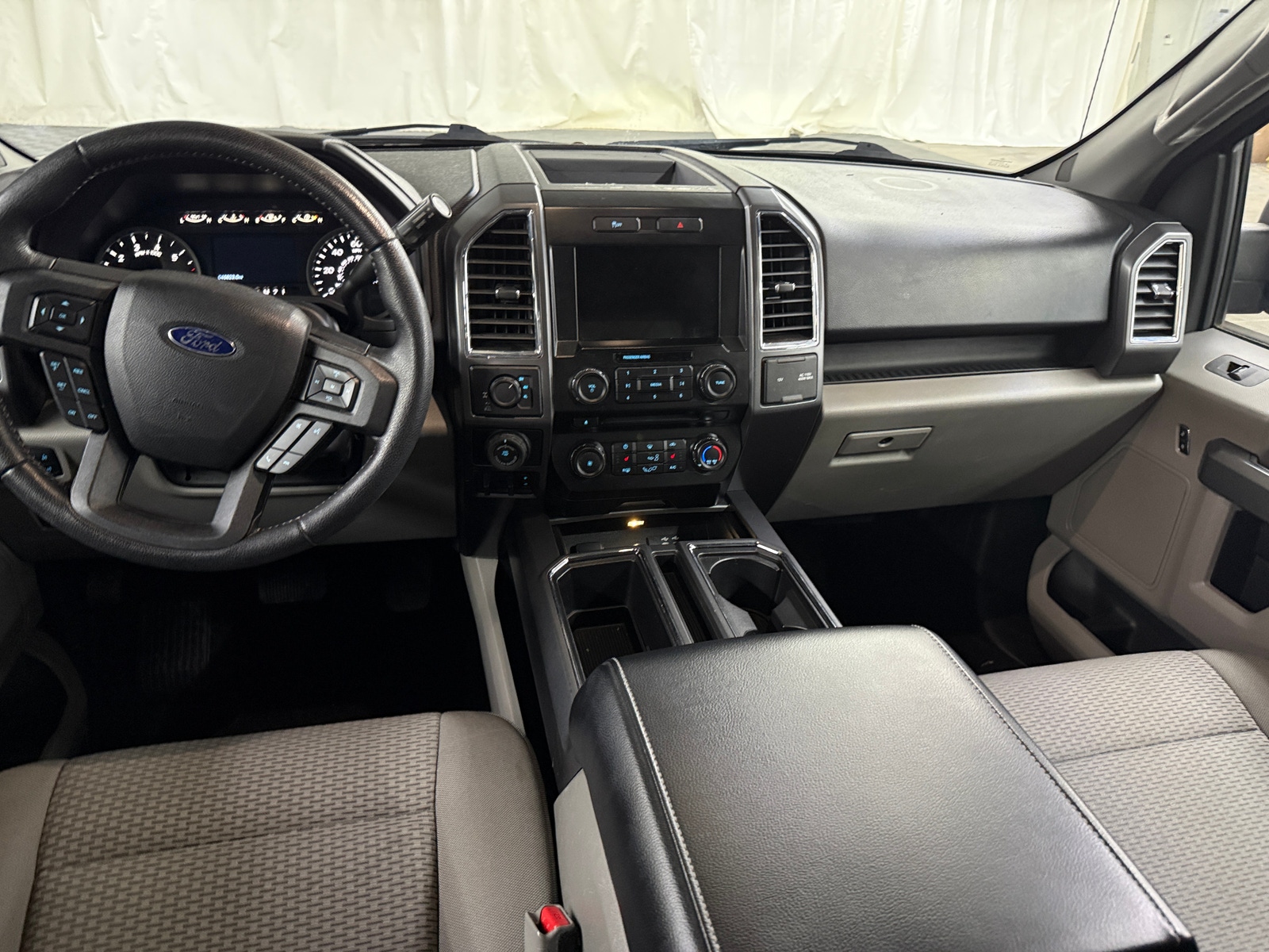 Thumbnail: 2016 Ford Econoline - 3