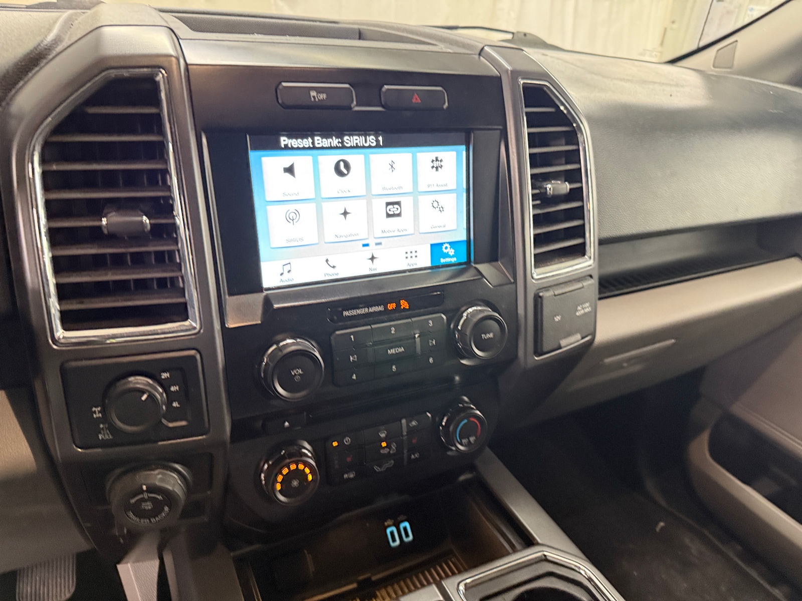 Thumbnail: 2016 Ford Econoline - 4