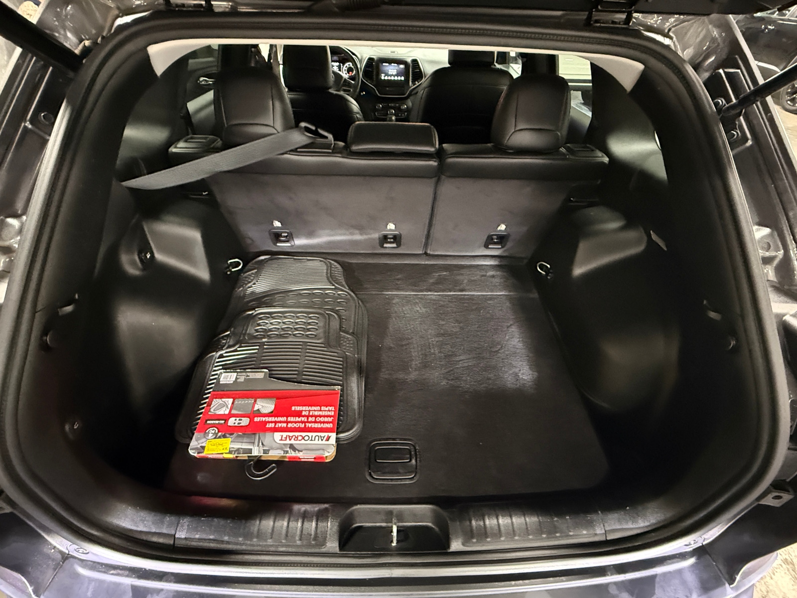 Thumbnail: 2019 Jeep Cherokee - 7