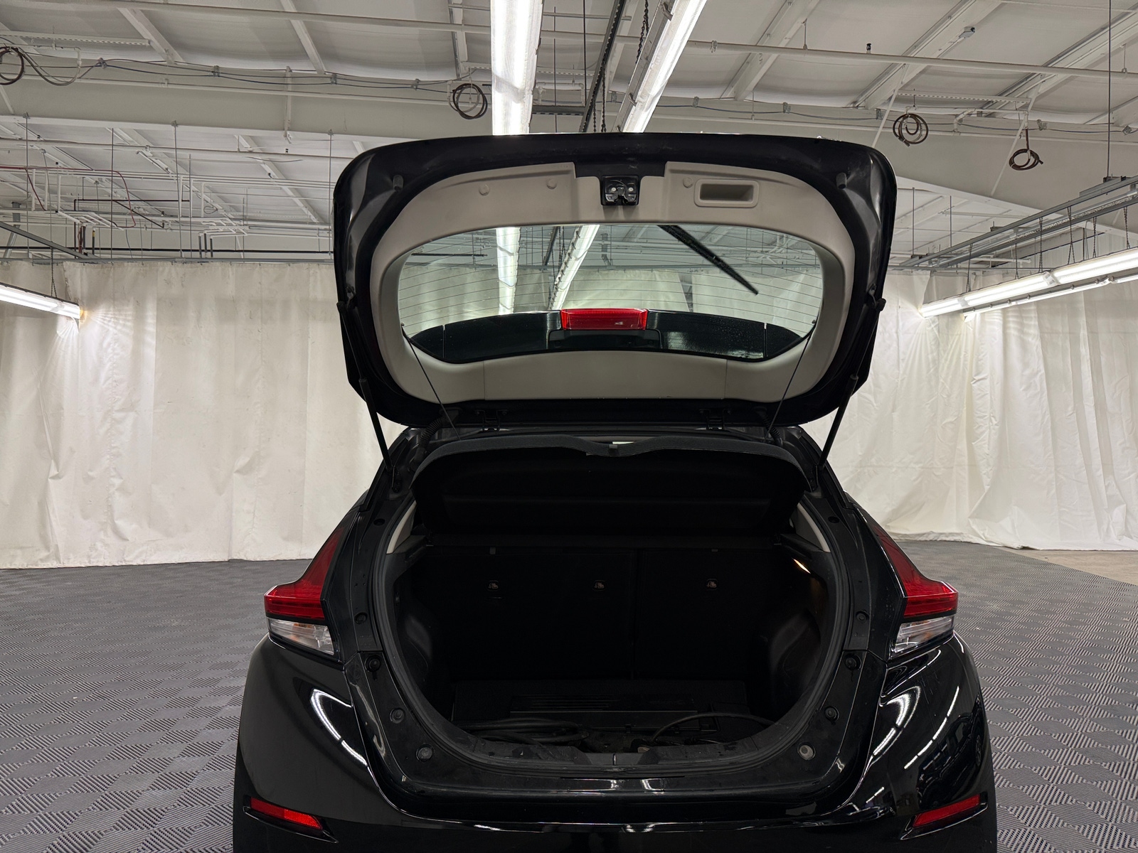 Thumbnail: 2018 Nissan Leaf - 6