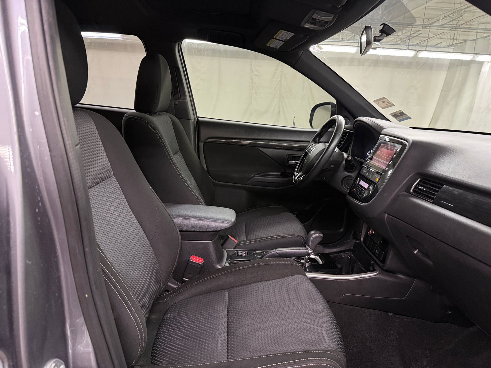 Thumbnail: 2018 Mitsubishi Outlander - 2