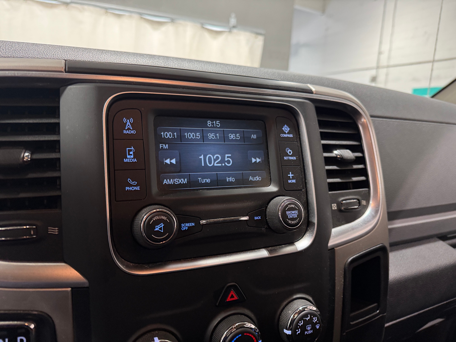 Thumbnail: 2020 RAM 1500 Classic - 4