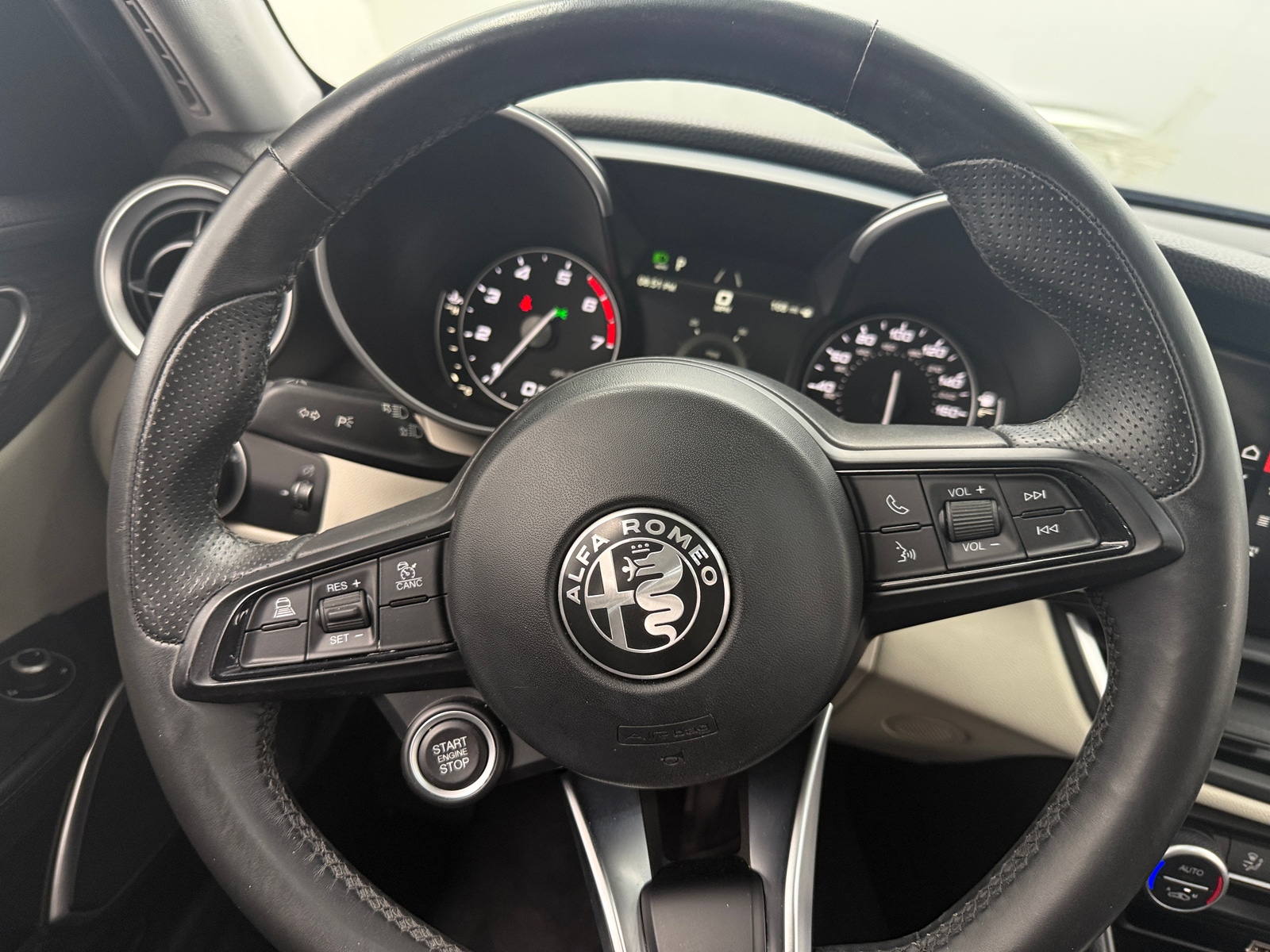 Thumbnail: 2021 Alfa Romeo Giulia - 4