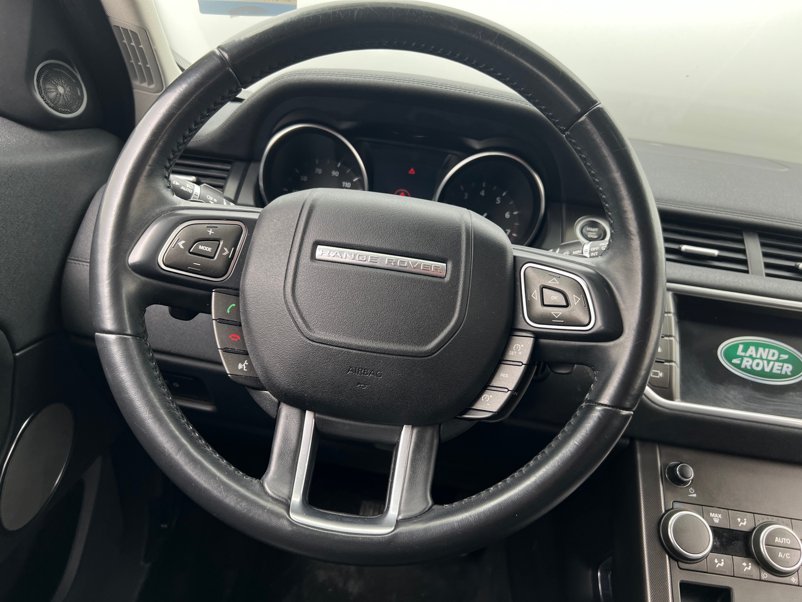 Thumbnail: 2019 Land Rover Range Rover Evoque - 4