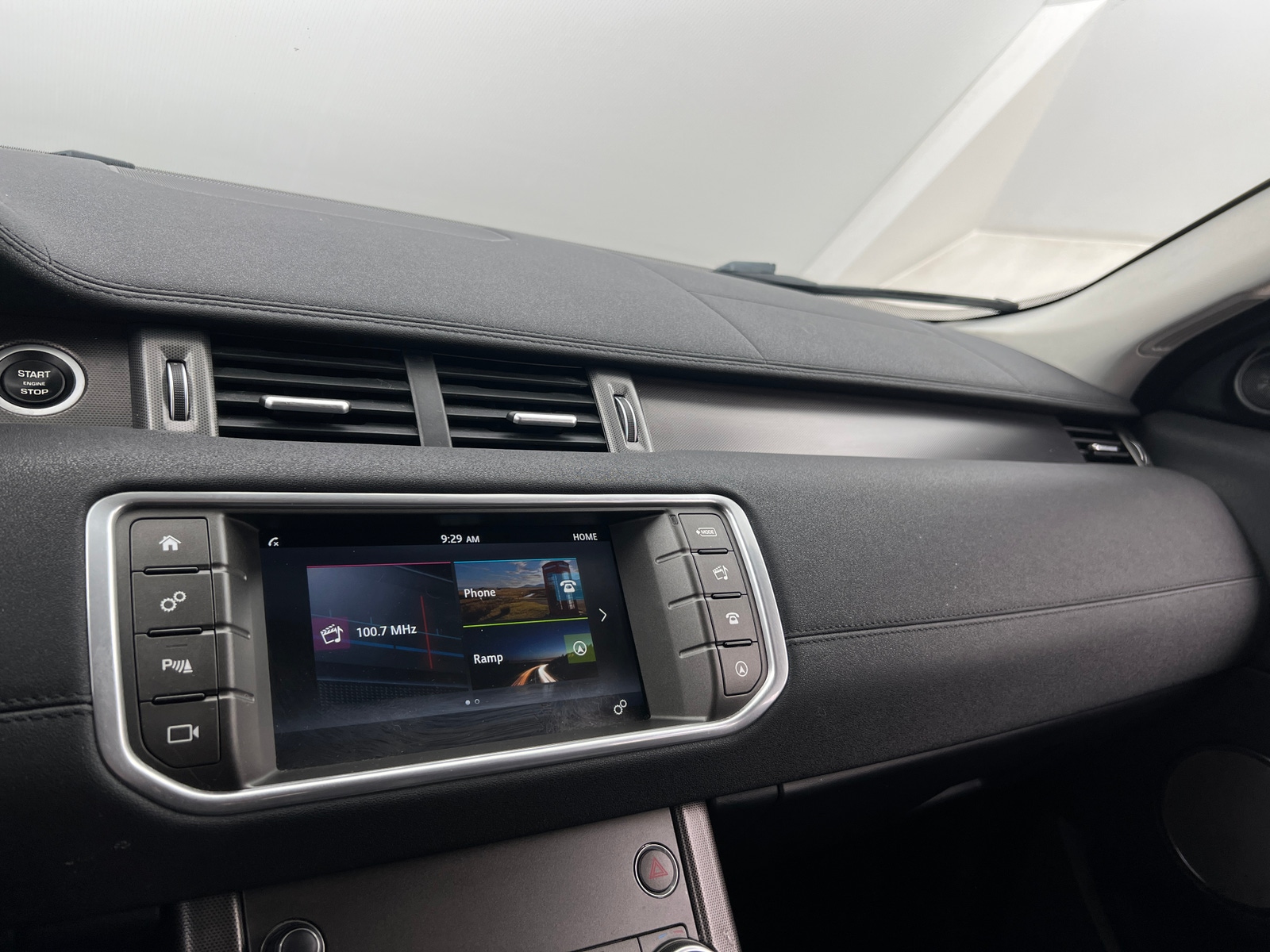 Thumbnail: 2019 Land Rover Range Rover Evoque - 3