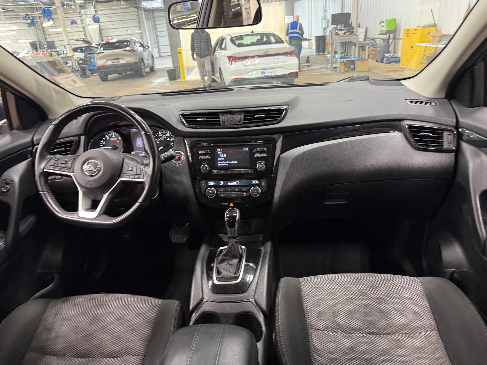 Thumbnail: 2017 Nissan Rogue Sport - 3